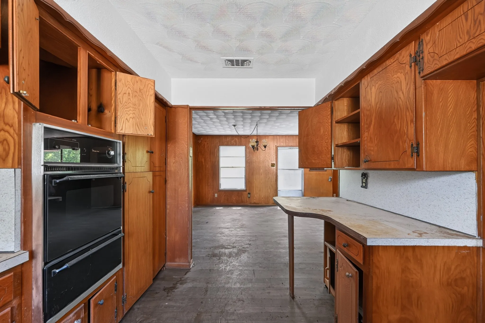 Single Family Residence For Sale in Dallas County , 926 SE 5th Street, Grand Prairie, Texas 75051, 3 Bedroom, 2 Bathroom, 2 Garage spaces, 1,392 Sqft, built in 1964, mls#21342826, Real Estate Agent in Grand Prairie, Homes For Sale in Dallas county, Homes For Sale in Grand Prairie, Realtor in Grand Prairie Texas, Real Estate Brokerage Independent Realty Texas, Luminita Cordes Realtor