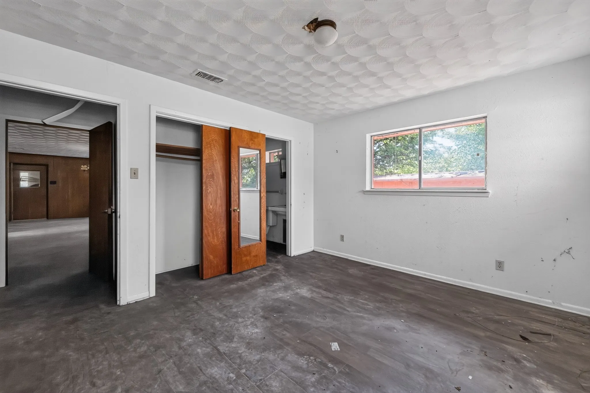 Single Family Residence For Sale in Dallas County , 926 SE 5th Street, Grand Prairie, Texas 75051, 3 Bedroom, 2 Bathroom, 2 Garage spaces, 1,392 Sqft, built in 1964, mls#21342826, Real Estate Agent in Grand Prairie, Homes For Sale in Dallas county, Homes For Sale in Grand Prairie, Realtor in Grand Prairie Texas, Real Estate Brokerage Independent Realty Texas, Luminita Cordes Realtor