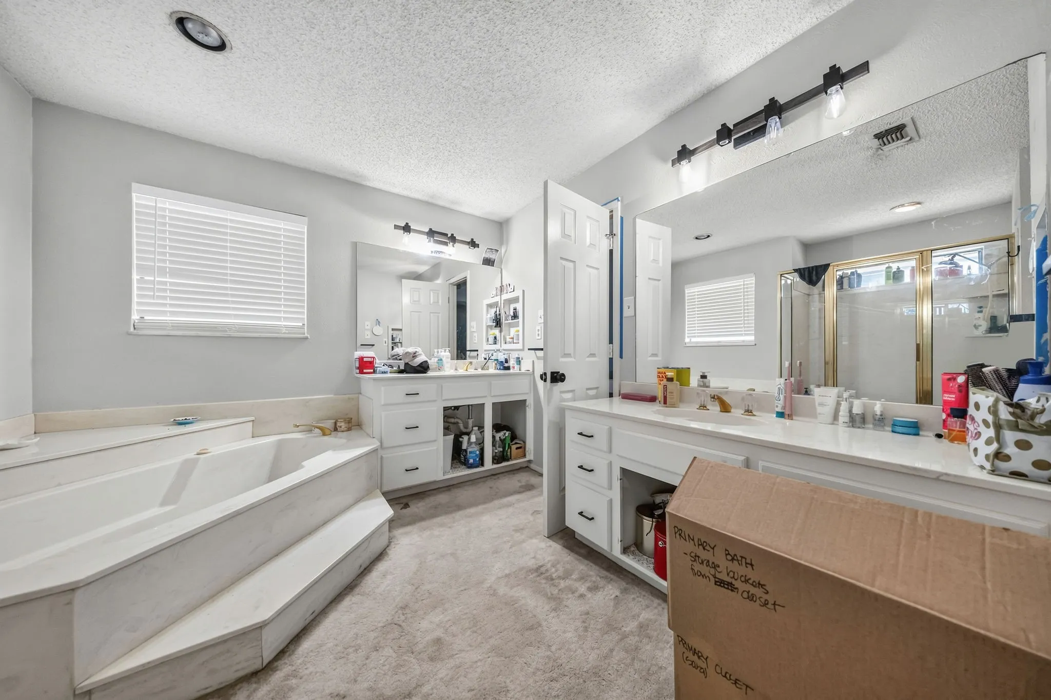 Single Family Residence For Sale in Tarrant County , 1223 Heather Street, Grapevine, Texas 76051, 4 Bedroom, 3 Bathroom, 2 Garage spaces, 2,991 Sqft, built in 1980, mls#21342540, Real Estate Agent in Grapevine, Homes For Sale in Tarrant county, Homes For Sale in Grapevine, Realtor in Grapevine Texas, Real Estate Brokerage Independent Realty Texas, Luminita Cordes Realtor