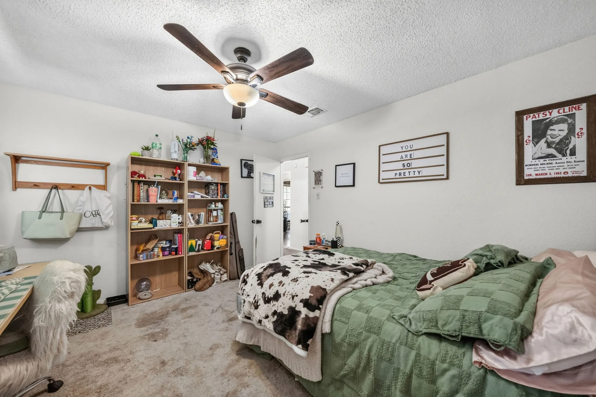 Single Family Residence For Sale in Tarrant County , 1223 Heather Street, Grapevine, Texas 76051, 4 Bedroom, 3 Bathroom, 2 Garage spaces, 2,991 Sqft, built in 1980, mls#21342540, Real Estate Agent in Grapevine, Homes For Sale in Tarrant county, Homes For Sale in Grapevine, Realtor in Grapevine Texas, Real Estate Brokerage Independent Realty Texas, Luminita Cordes Realtor