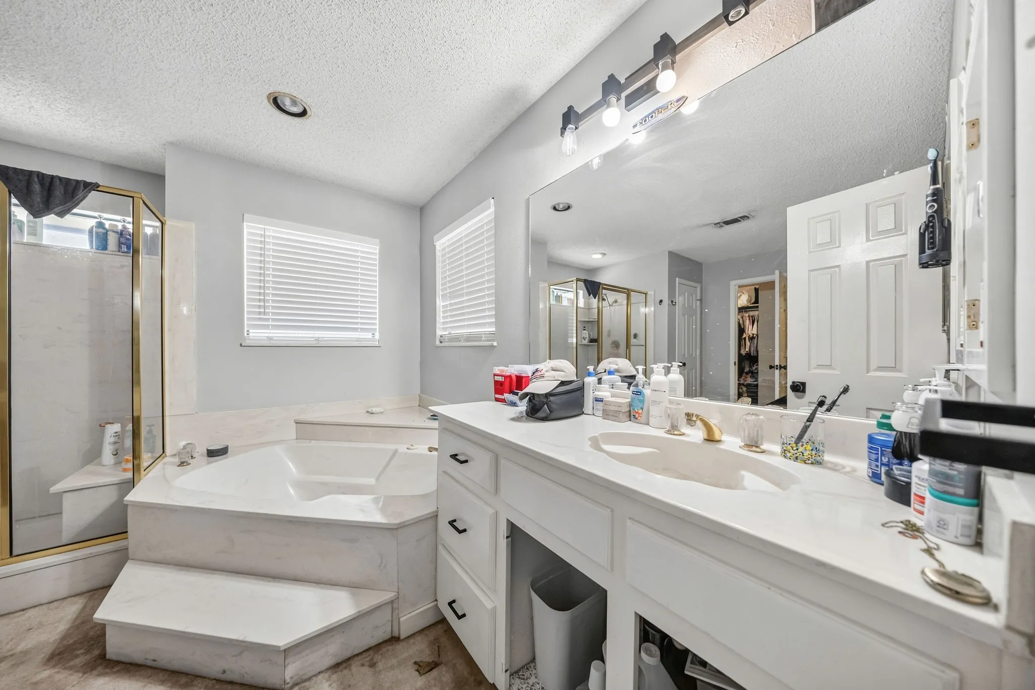 Single Family Residence For Sale in Tarrant County , 1223 Heather Street, Grapevine, Texas 76051, 4 Bedroom, 3 Bathroom, 2 Garage spaces, 2,991 Sqft, built in 1980, mls#21342540, Real Estate Agent in Grapevine, Homes For Sale in Tarrant county, Homes For Sale in Grapevine, Realtor in Grapevine Texas, Real Estate Brokerage Independent Realty Texas, Luminita Cordes Realtor