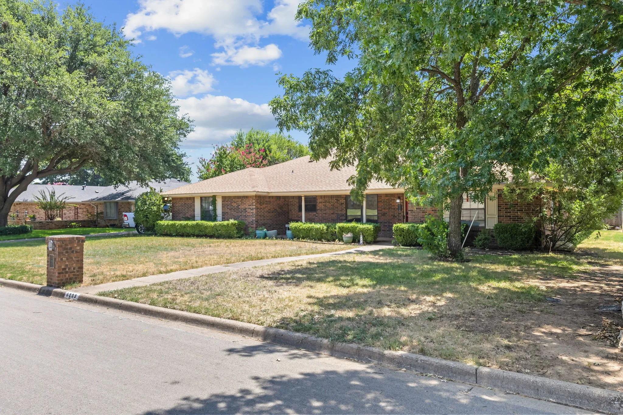 Single Family Residence For Sale in Tarrant County , 1223 Heather Street, Grapevine, Texas 76051, 4 Bedroom, 3 Bathroom, 2 Garage spaces, 2,991 Sqft, built in 1980, mls#21342540, Real Estate Agent in Grapevine, Homes For Sale in Tarrant county, Homes For Sale in Grapevine, Realtor in Grapevine Texas, Real Estate Brokerage Independent Realty Texas, Luminita Cordes Realtor