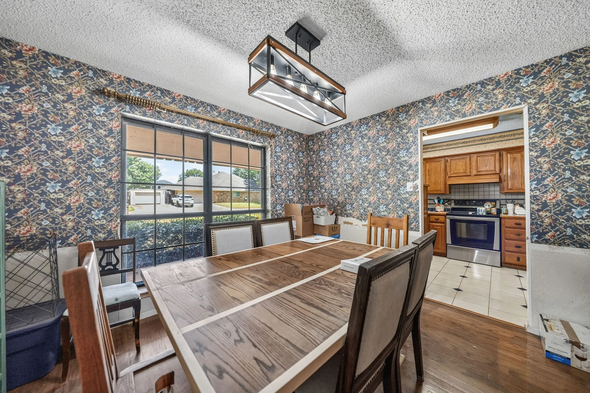 Single Family Residence For Sale in Tarrant County , 1223 Heather Street, Grapevine, Texas 76051, 4 Bedroom, 3 Bathroom, 2 Garage spaces, 2,991 Sqft, built in 1980, mls#21342540, Real Estate Agent in Grapevine, Homes For Sale in Tarrant county, Homes For Sale in Grapevine, Realtor in Grapevine Texas, Real Estate Brokerage Independent Realty Texas, Luminita Cordes Realtor