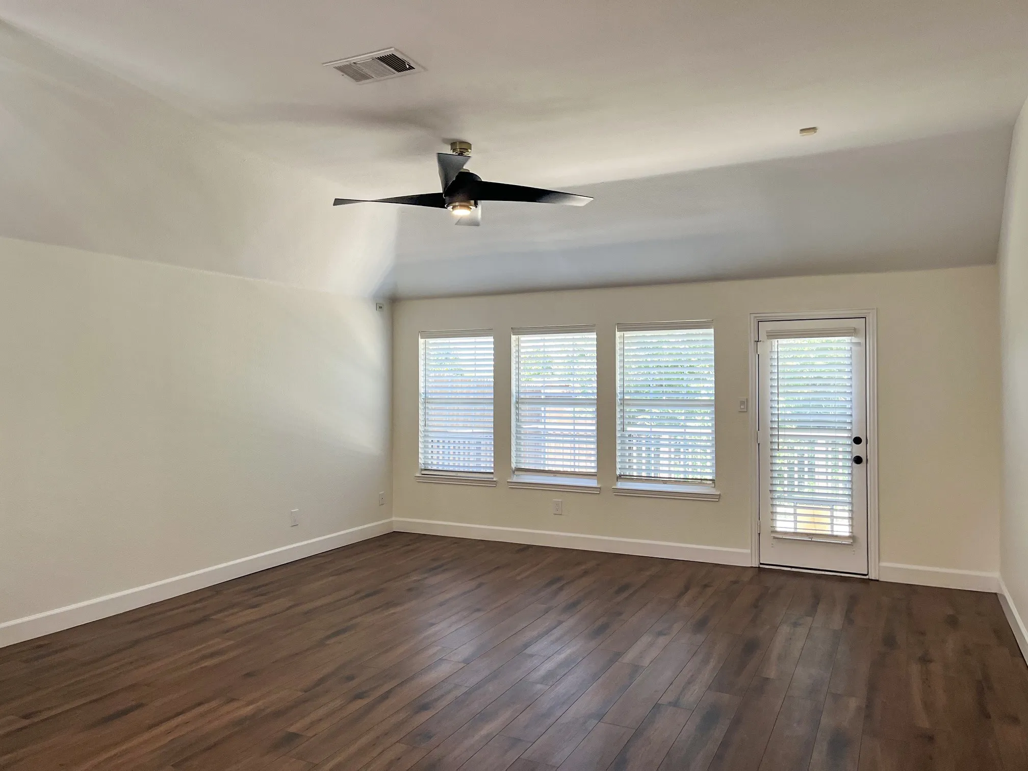 Single Family Residence For Sale in Collin County , 6517 Scottsdale Way, Frisco, Texas 75034, 4 Bedroom, 2 Bathroom, 2 Garage spaces, 2,164 Sqft, built in 2000, mls#21339935, Real Estate Agent in Frisco, Homes For Sale in Collin county, Homes For Sale in Frisco, Realtor in Frisco Texas, Real Estate Brokerage Independent Realty Texas, Luminita Cordes Realtor