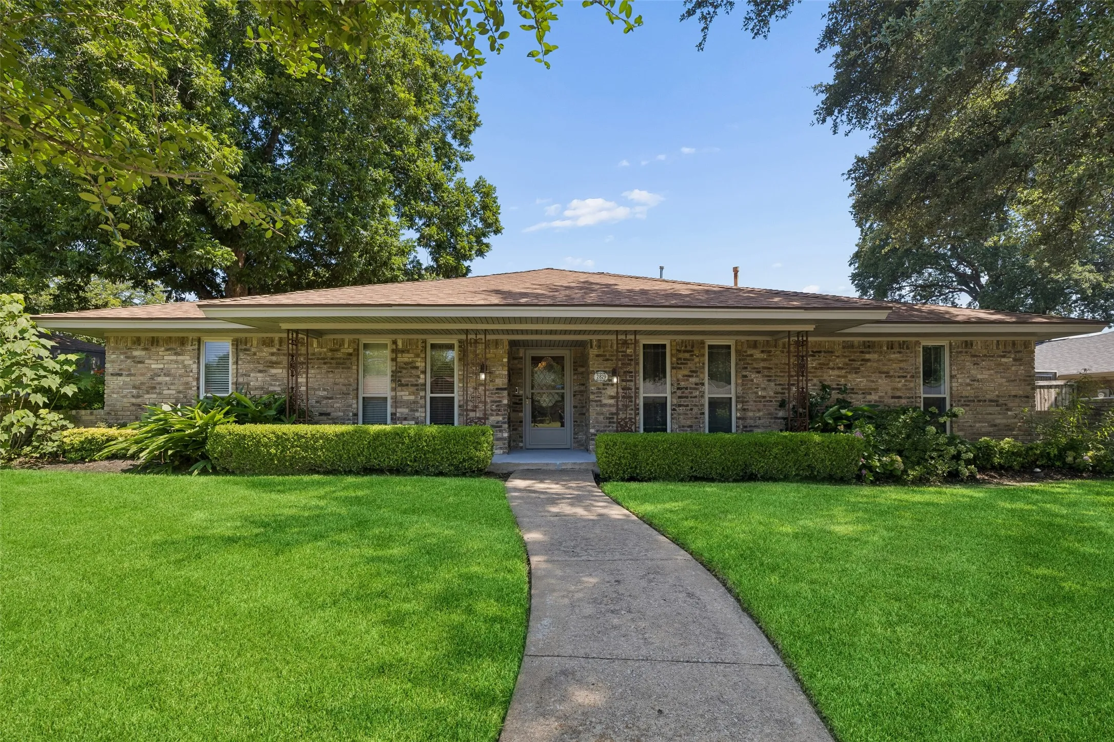 Single Family Residence For Sale in Collin County , 2829 Teakwood Lane, Plano, Texas 75075, 4 Bedroom, 3 Bathroom, Garage spaces, 2,932 Sqft, built in 1973, mls#21338131, Real Estate Agent in Plano, Homes For Sale in Collin county, Homes For Sale in Plano, Realtor in Plano Texas, Real Estate Brokerage Independent Realty Texas, Luminita Cordes Realtor