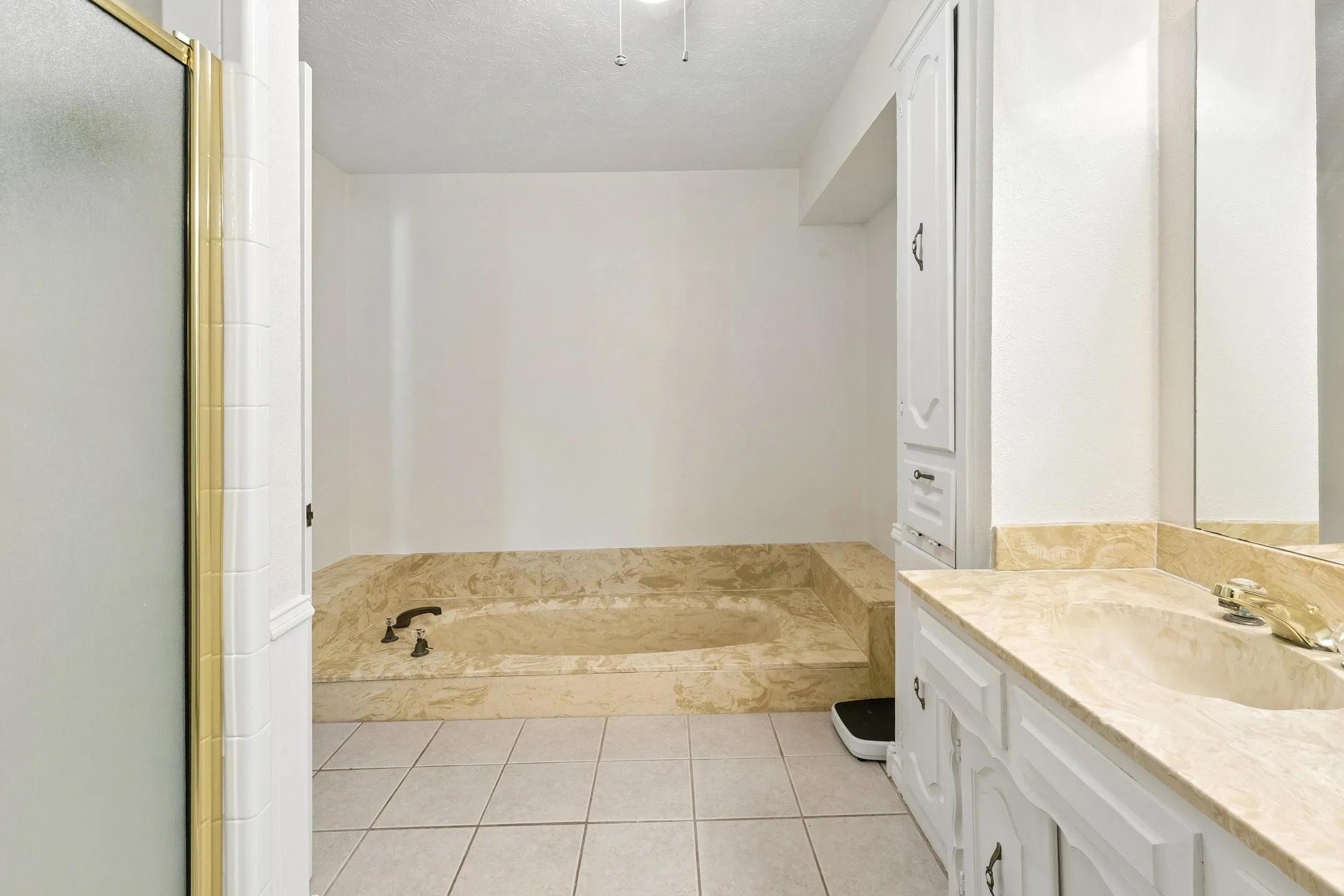 Single Family Residence For Sale in Collin County , 2829 Teakwood Lane, Plano, Texas 75075, 4 Bedroom, 3 Bathroom, Garage spaces, 2,932 Sqft, built in 1973, mls#21338131, Real Estate Agent in Plano, Homes For Sale in Collin county, Homes For Sale in Plano, Realtor in Plano Texas, Real Estate Brokerage Independent Realty Texas, Luminita Cordes Realtor