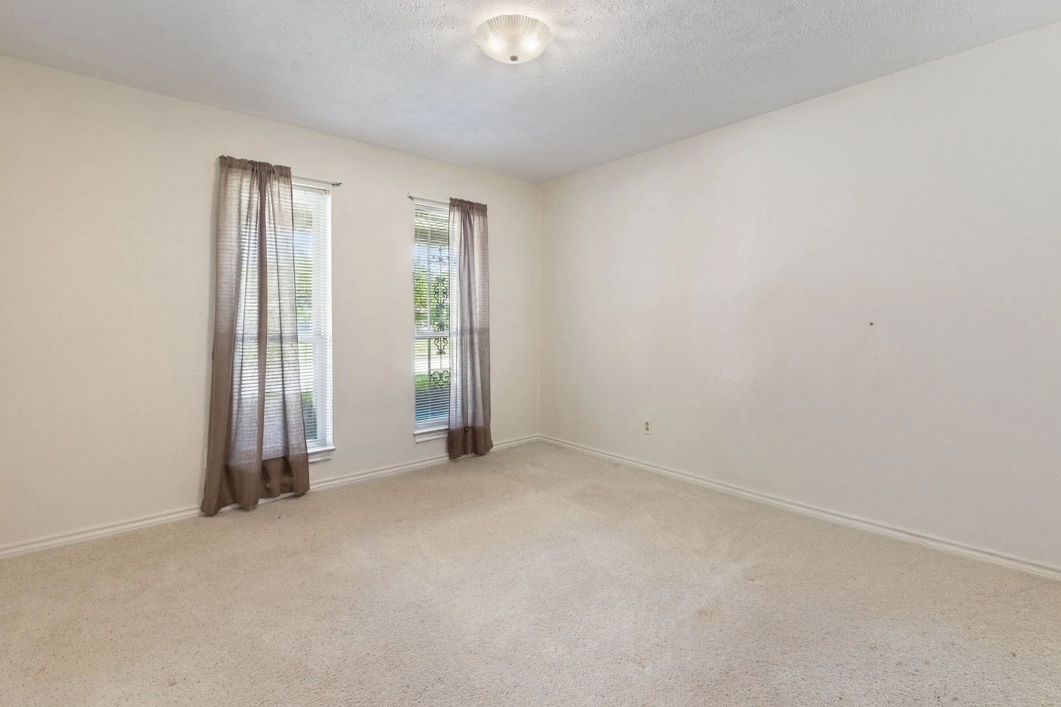 Single Family Residence For Sale in Collin County , 2829 Teakwood Lane, Plano, Texas 75075, 4 Bedroom, 3 Bathroom, Garage spaces, 2,932 Sqft, built in 1973, mls#21338131, Real Estate Agent in Plano, Homes For Sale in Collin county, Homes For Sale in Plano, Realtor in Plano Texas, Real Estate Brokerage Independent Realty Texas, Luminita Cordes Realtor