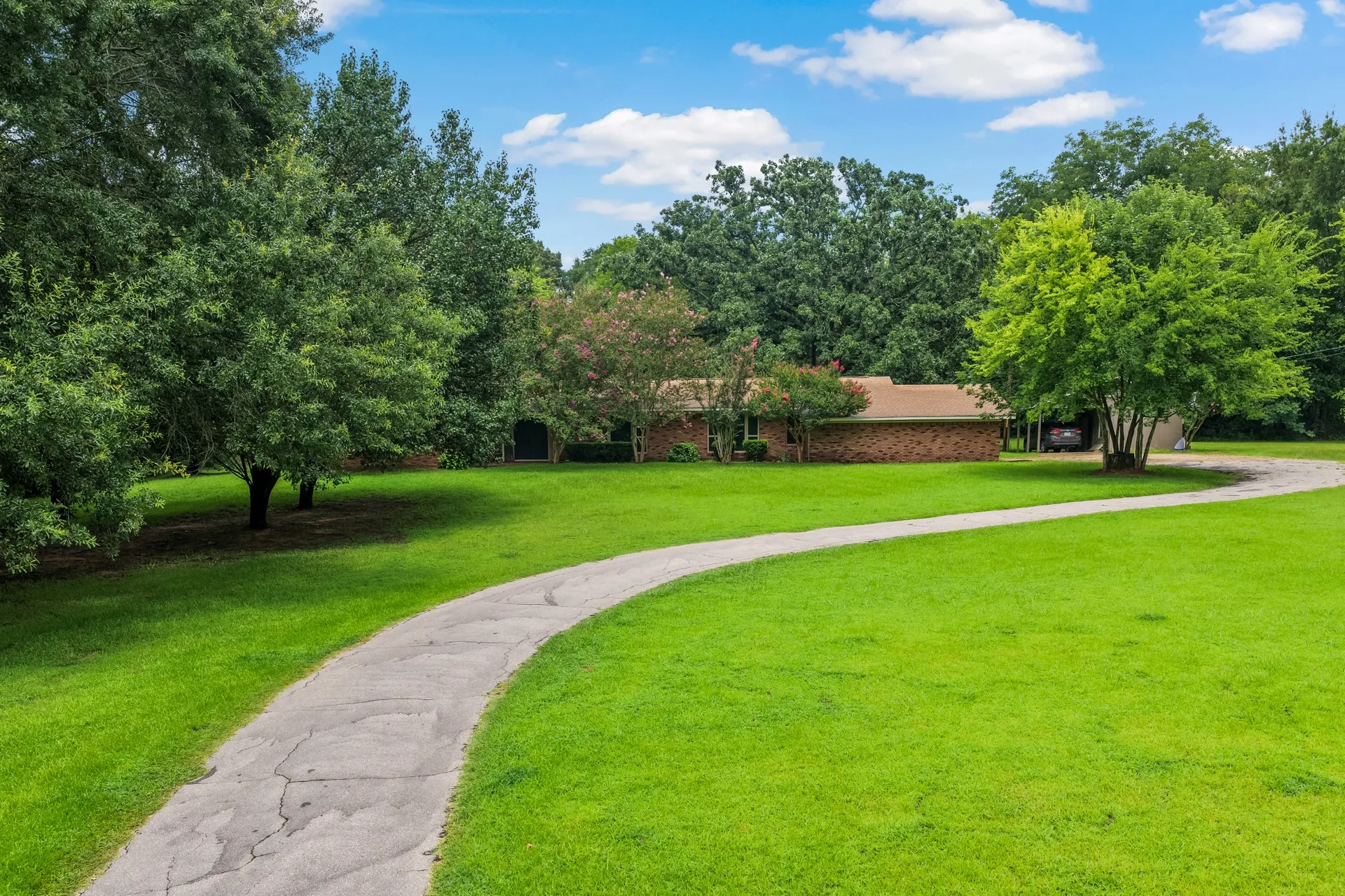 Single Family Residence For Sale in Titus County , 3054 Old Paris Road, Mt Pleasant, Texas 75455, 5 Bedroom, 2 Bathroom, 2 Garage spaces, 2,645 Sqft, built in 1965, mls#21340715, Real Estate Agent in Mt Pleasant, Homes For Sale in Titus county, Homes For Sale in Mt Pleasant, Realtor in Mt Pleasant Texas, Real Estate Brokerage Independent Realty Texas, Luminita Cordes Realtor