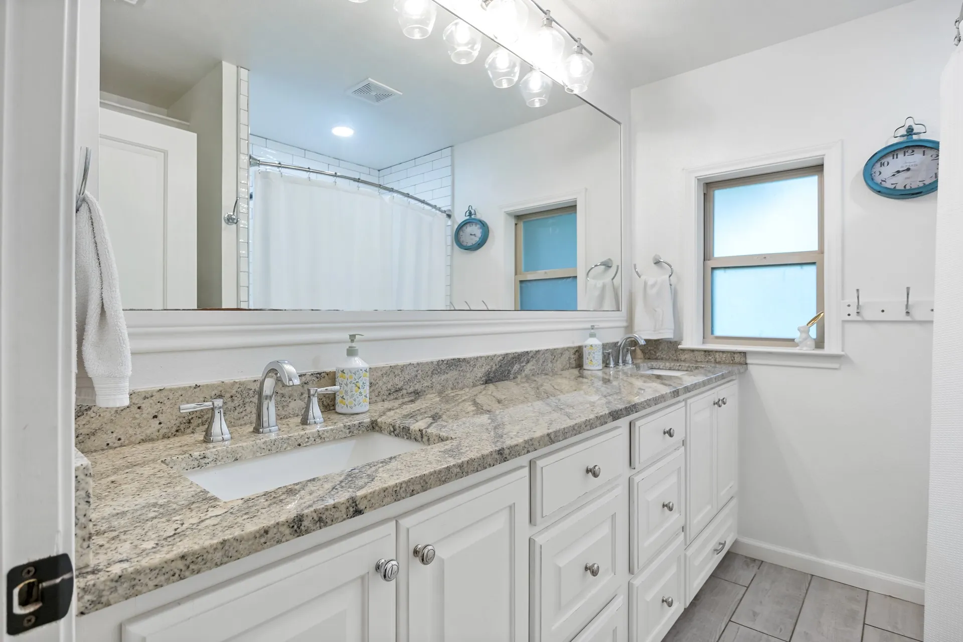 Single Family Residence For Sale in Titus County , 3054 Old Paris Road, Mt Pleasant, Texas 75455, 5 Bedroom, 2 Bathroom, 2 Garage spaces, 2,645 Sqft, built in 1965, mls#21340715, Real Estate Agent in Mt Pleasant, Homes For Sale in Titus county, Homes For Sale in Mt Pleasant, Realtor in Mt Pleasant Texas, Real Estate Brokerage Independent Realty Texas, Luminita Cordes Realtor