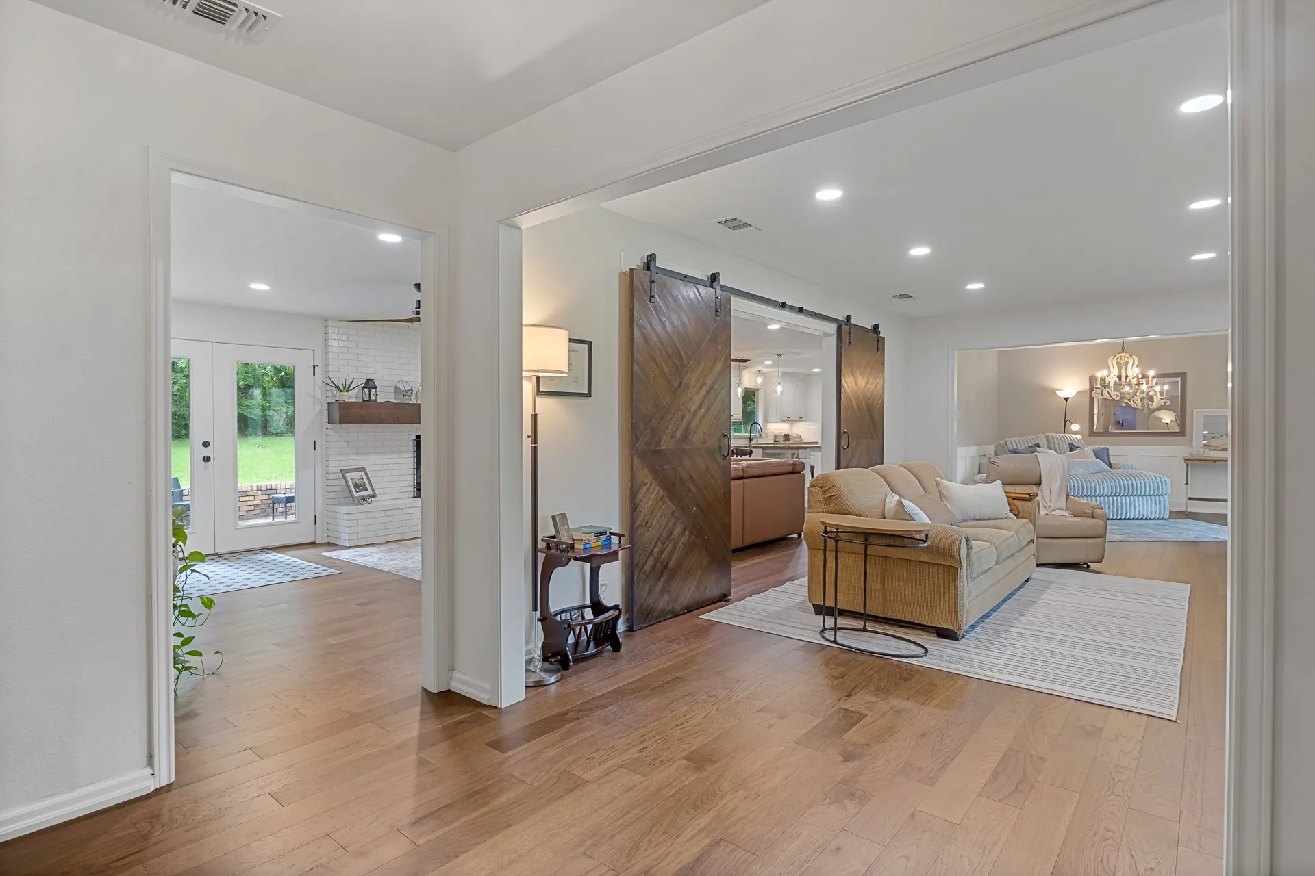Single Family Residence For Sale in Titus County , 3054 Old Paris Road, Mt Pleasant, Texas 75455, 5 Bedroom, 2 Bathroom, 2 Garage spaces, 2,645 Sqft, built in 1965, mls#21340715, Real Estate Agent in Mt Pleasant, Homes For Sale in Titus county, Homes For Sale in Mt Pleasant, Realtor in Mt Pleasant Texas, Real Estate Brokerage Independent Realty Texas, Luminita Cordes Realtor