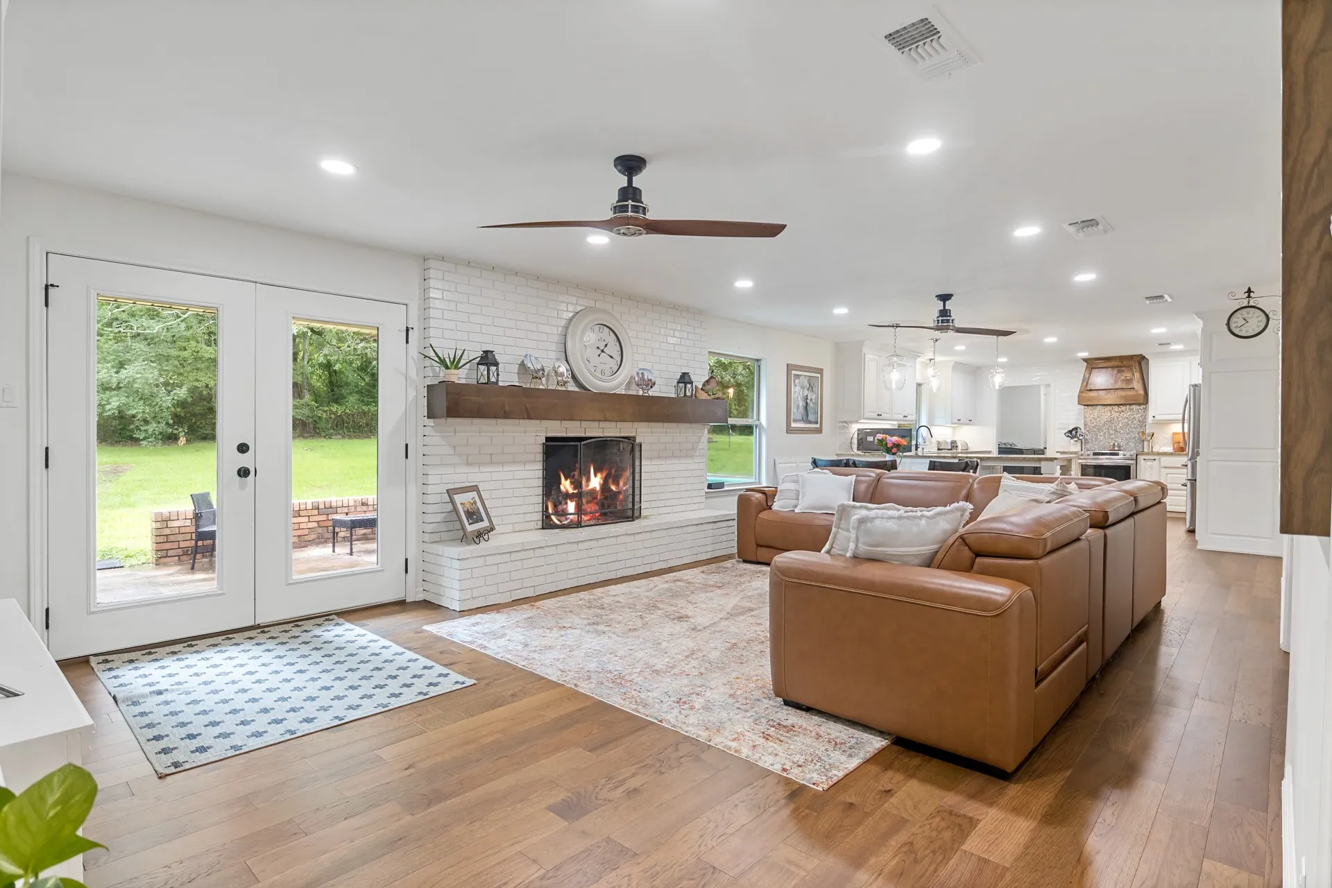 Single Family Residence For Sale in Titus County , 3054 Old Paris Road, Mt Pleasant, Texas 75455, 5 Bedroom, 2 Bathroom, 2 Garage spaces, 2,645 Sqft, built in 1965, mls#21340715, Real Estate Agent in Mt Pleasant, Homes For Sale in Titus county, Homes For Sale in Mt Pleasant, Realtor in Mt Pleasant Texas, Real Estate Brokerage Independent Realty Texas, Luminita Cordes Realtor