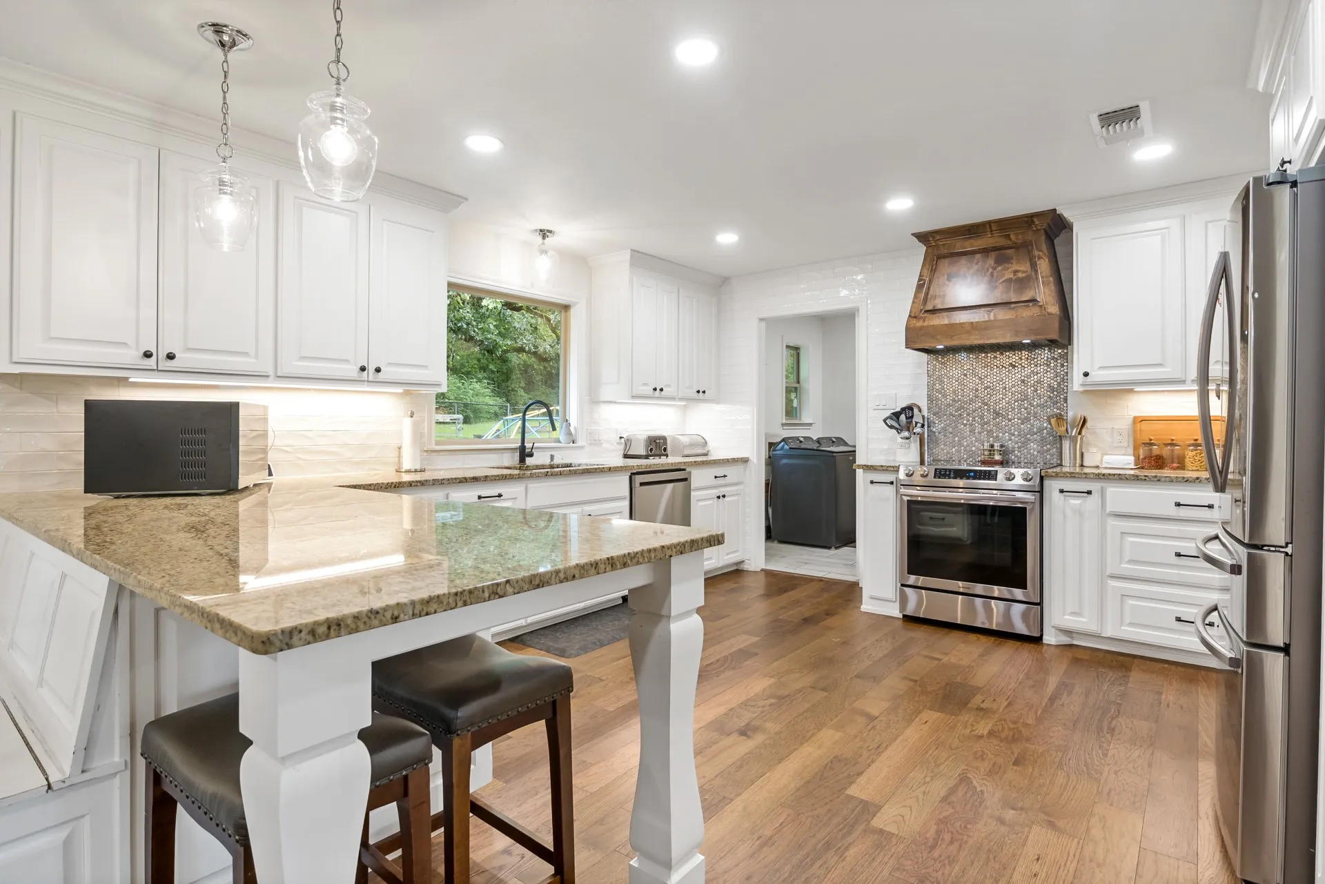 Single Family Residence For Sale in Titus County , 3054 Old Paris Road, Mt Pleasant, Texas 75455, 5 Bedroom, 2 Bathroom, 2 Garage spaces, 2,645 Sqft, built in 1965, mls#21340715, Real Estate Agent in Mt Pleasant, Homes For Sale in Titus county, Homes For Sale in Mt Pleasant, Realtor in Mt Pleasant Texas, Real Estate Brokerage Independent Realty Texas, Luminita Cordes Realtor