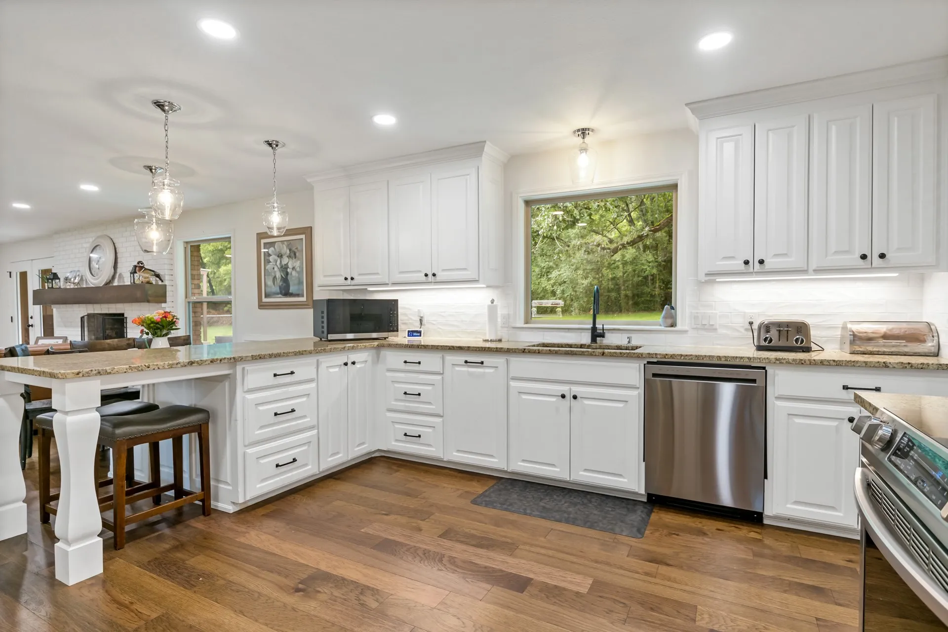 Single Family Residence For Sale in Titus County , 3054 Old Paris Road, Mt Pleasant, Texas 75455, 5 Bedroom, 2 Bathroom, 2 Garage spaces, 2,645 Sqft, built in 1965, mls#21340715, Real Estate Agent in Mt Pleasant, Homes For Sale in Titus county, Homes For Sale in Mt Pleasant, Realtor in Mt Pleasant Texas, Real Estate Brokerage Independent Realty Texas, Luminita Cordes Realtor