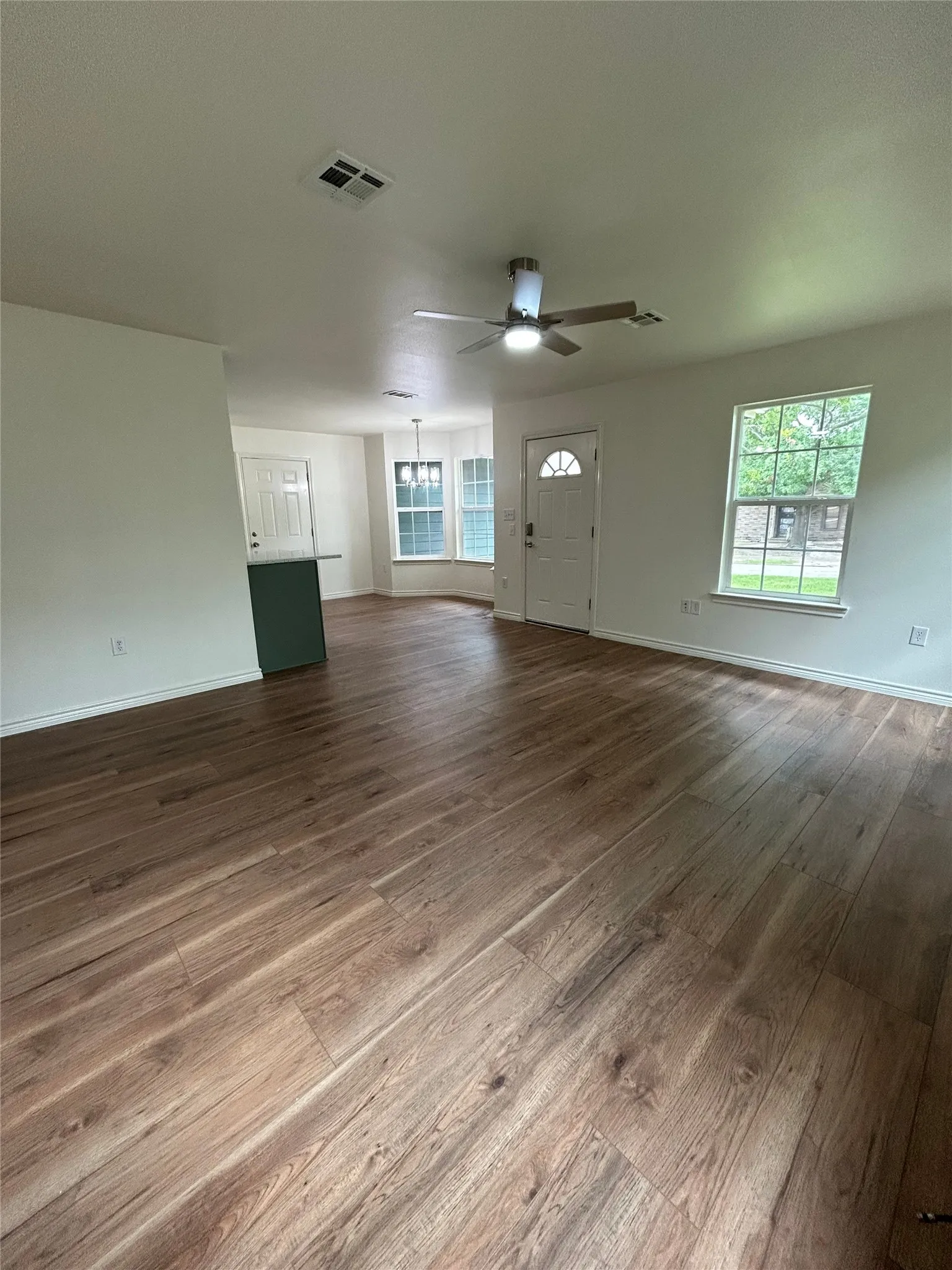 Single Family Residence For Sale in Grayson County , 1325 E Jones Street, Sherman, Texas 75090, 3 Bedroom, 2 Bathroom, 1 Garage spaces, 1,168 Sqft, built in 2011, mls#21342394, Real Estate Agent in Sherman, Homes For Sale in Grayson county, Homes For Sale in Sherman, Realtor in Sherman Texas, Real Estate Brokerage Independent Realty Texas, Luminita Cordes Realtor
