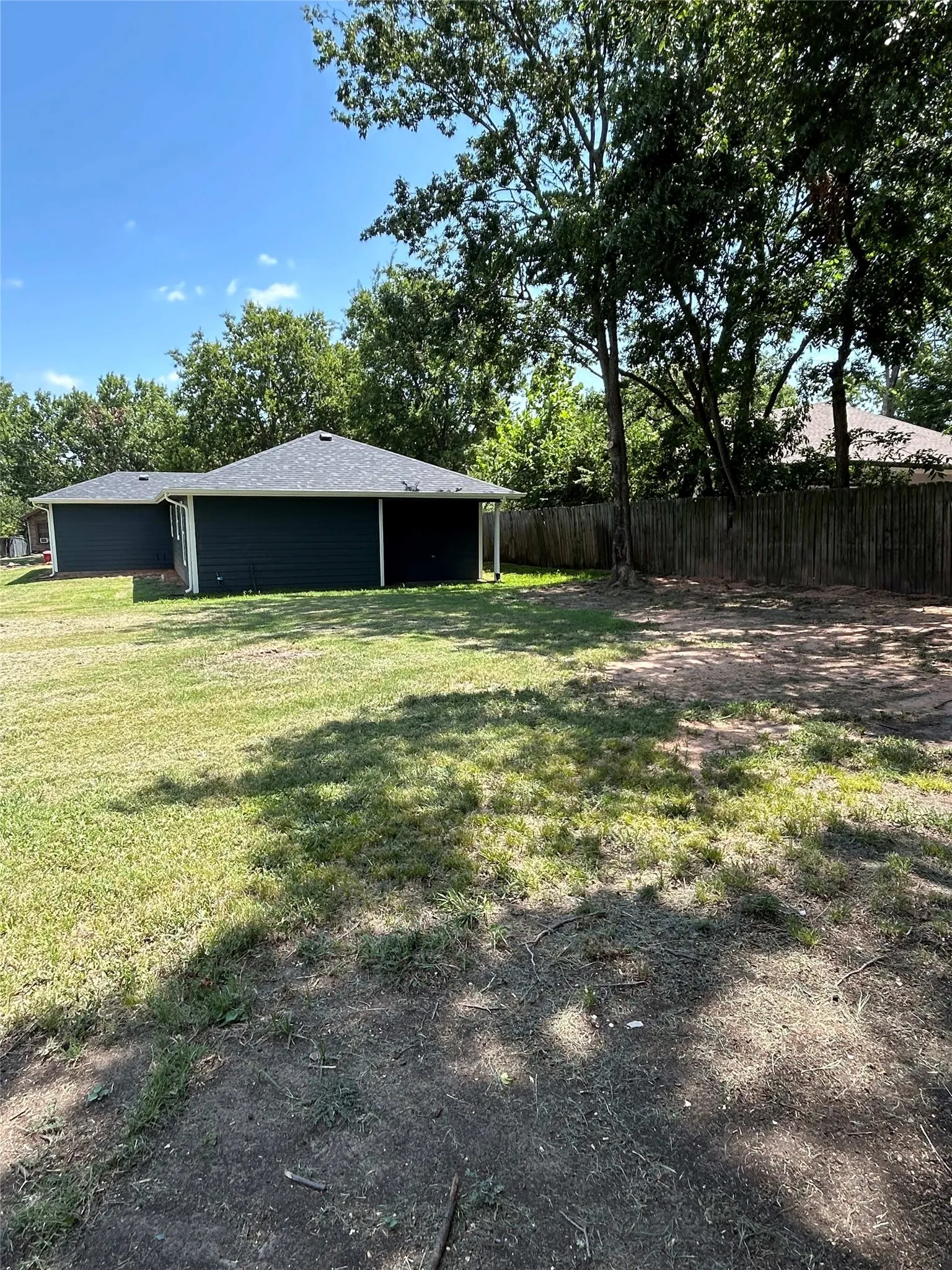 Single Family Residence For Sale in Grayson County , 1325 E Jones Street, Sherman, Texas 75090, 3 Bedroom, 2 Bathroom, 1 Garage spaces, 1,168 Sqft, built in 2011, mls#21342394, Real Estate Agent in Sherman, Homes For Sale in Grayson county, Homes For Sale in Sherman, Realtor in Sherman Texas, Real Estate Brokerage Independent Realty Texas, Luminita Cordes Realtor