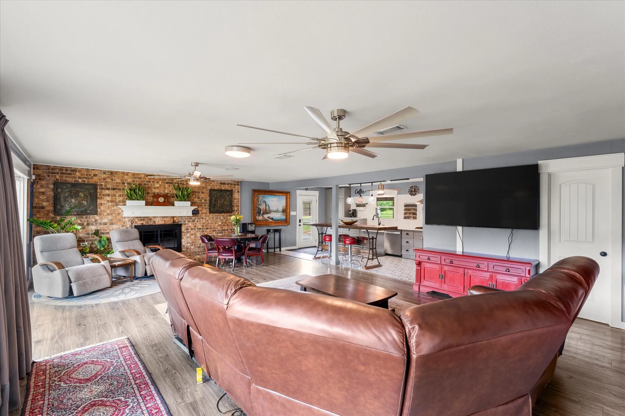 Single Family Residence For Sale in Rains County , 992 RS County Road 4325, Emory, Texas 75440, 3 Bedrooms, 3 Bathrooms, 6 Garage spaces, 2,312 Sqft, built in 1965, Price $1,900,000, mls#21342638, Real Estate Agent in Emory, Homes For Sale in Rains county, Homes For Sale in Emory, Realtor in Emory Texas, Real Estate Brokerage Independent Realty Texas, Luminita Cordes Realtor