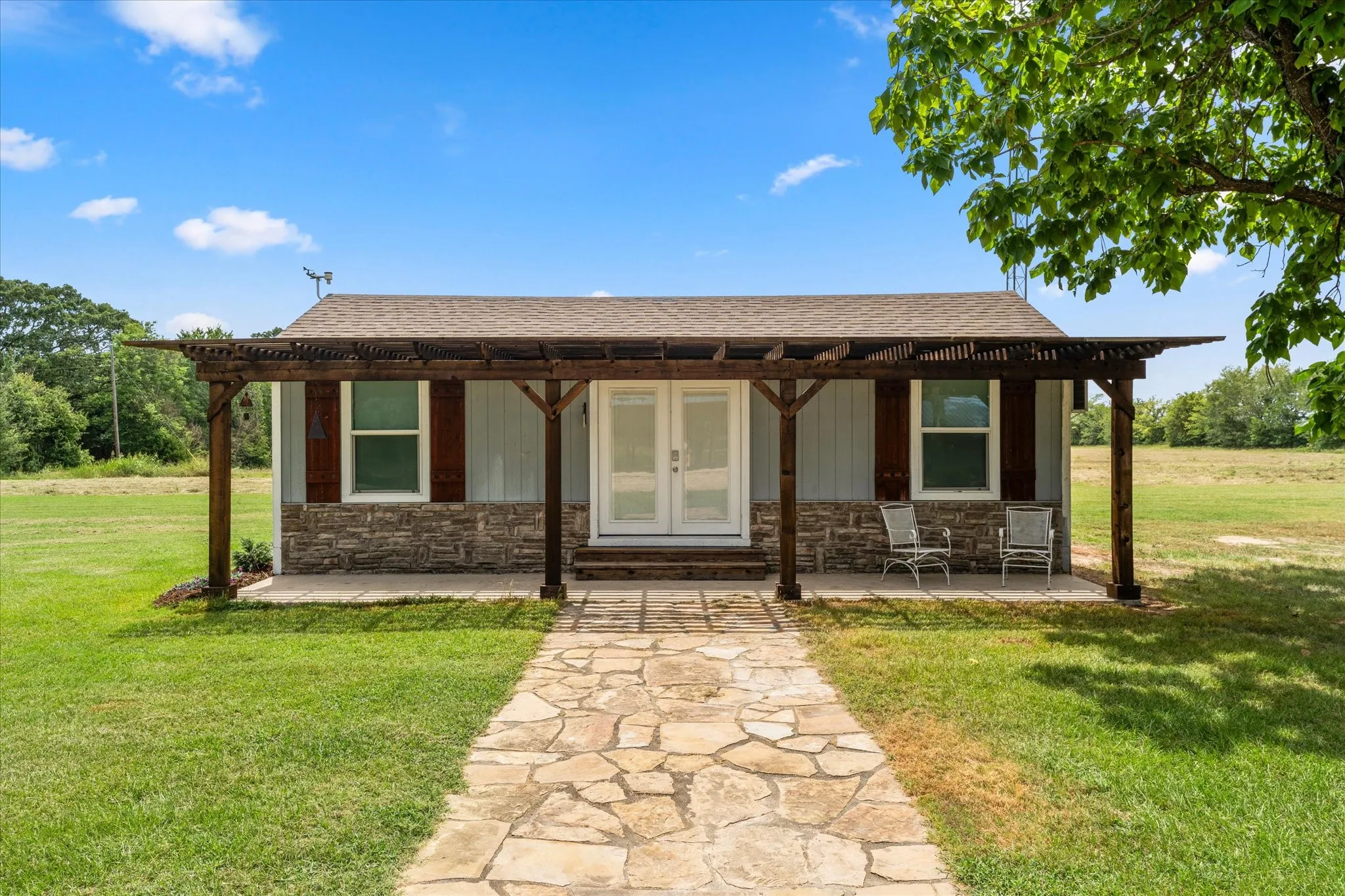 Single Family Residence For Sale in Rains County , 992 RS County Road 4325, Emory, Texas 75440, 3 Bedrooms, 3 Bathrooms, 6 Garage spaces, 2,312 Sqft, built in 1965, Price $1,900,000, mls#21342638, Real Estate Agent in Emory, Homes For Sale in Rains county, Homes For Sale in Emory, Realtor in Emory Texas, Real Estate Brokerage Independent Realty Texas, Luminita Cordes Realtor