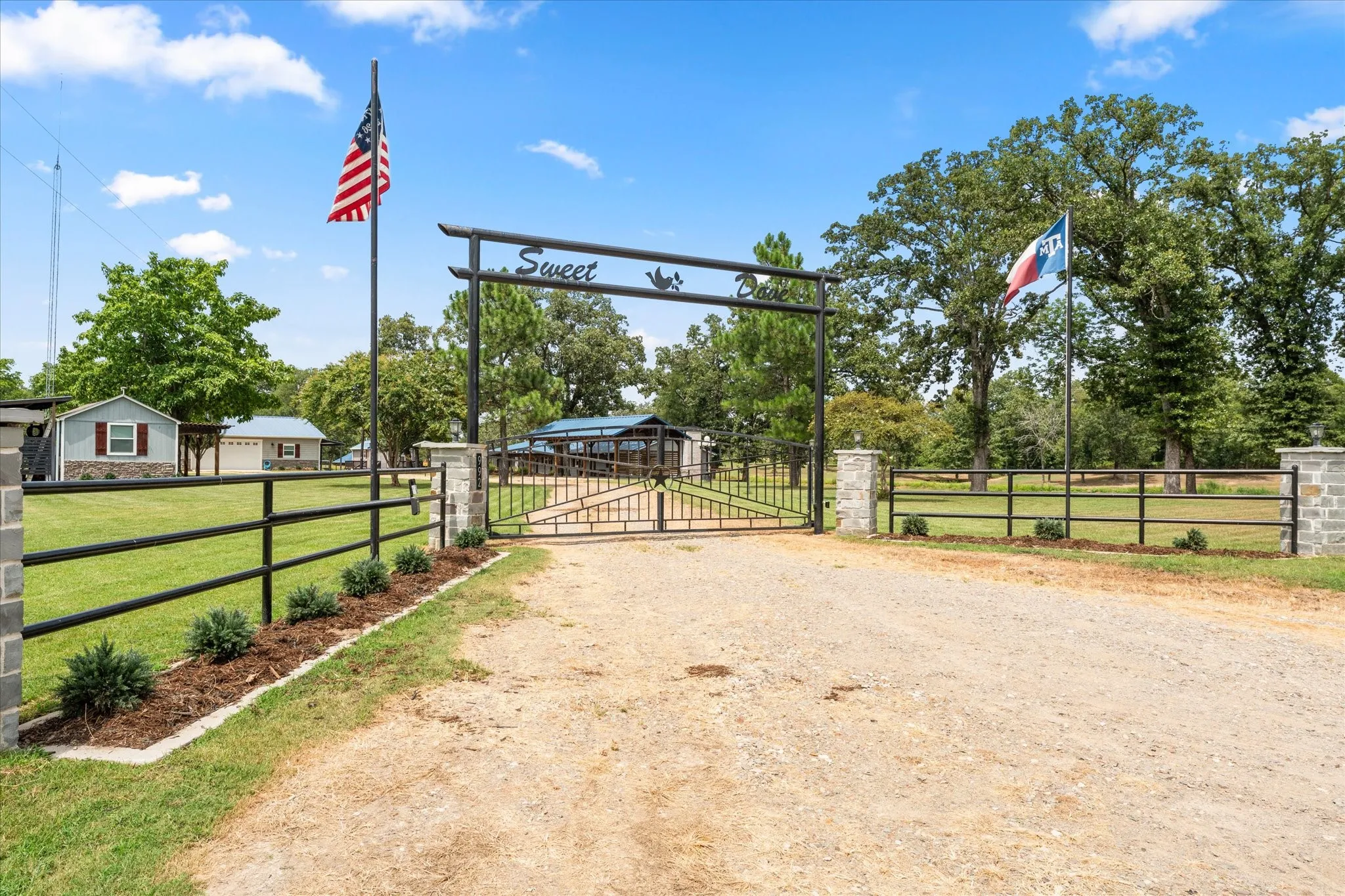 Single Family Residence For Sale in Rains County , 992 RS County Road 4325, Emory, Texas 75440, 3 Bedrooms, 3 Bathrooms, 6 Garage spaces, 2,312 Sqft, built in 1965, Price $1,900,000, mls#21342638, Real Estate Agent in Emory, Homes For Sale in Rains county, Homes For Sale in Emory, Realtor in Emory Texas, Real Estate Brokerage Independent Realty Texas, Luminita Cordes Realtor