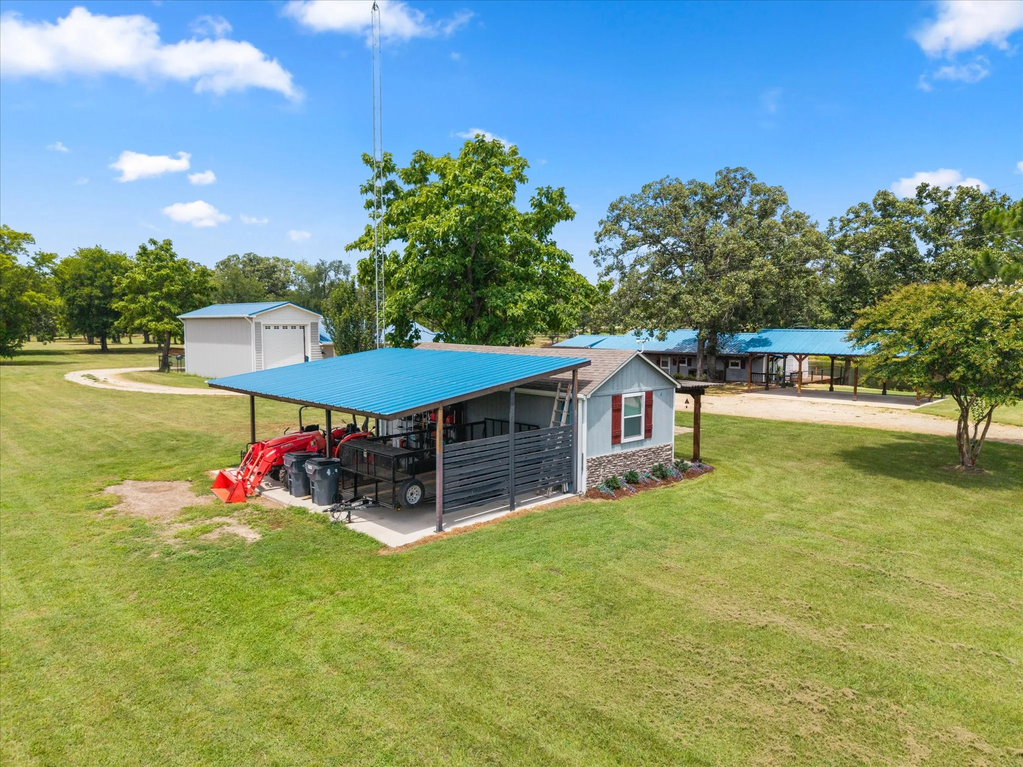 Single Family Residence For Sale in Rains County , 992 RS County Road 4325, Emory, Texas 75440, 3 Bedrooms, 3 Bathrooms, 6 Garage spaces, 2,312 Sqft, built in 1965, Price $1,900,000, mls#21342638, Real Estate Agent in Emory, Homes For Sale in Rains county, Homes For Sale in Emory, Realtor in Emory Texas, Real Estate Brokerage Independent Realty Texas, Luminita Cordes Realtor