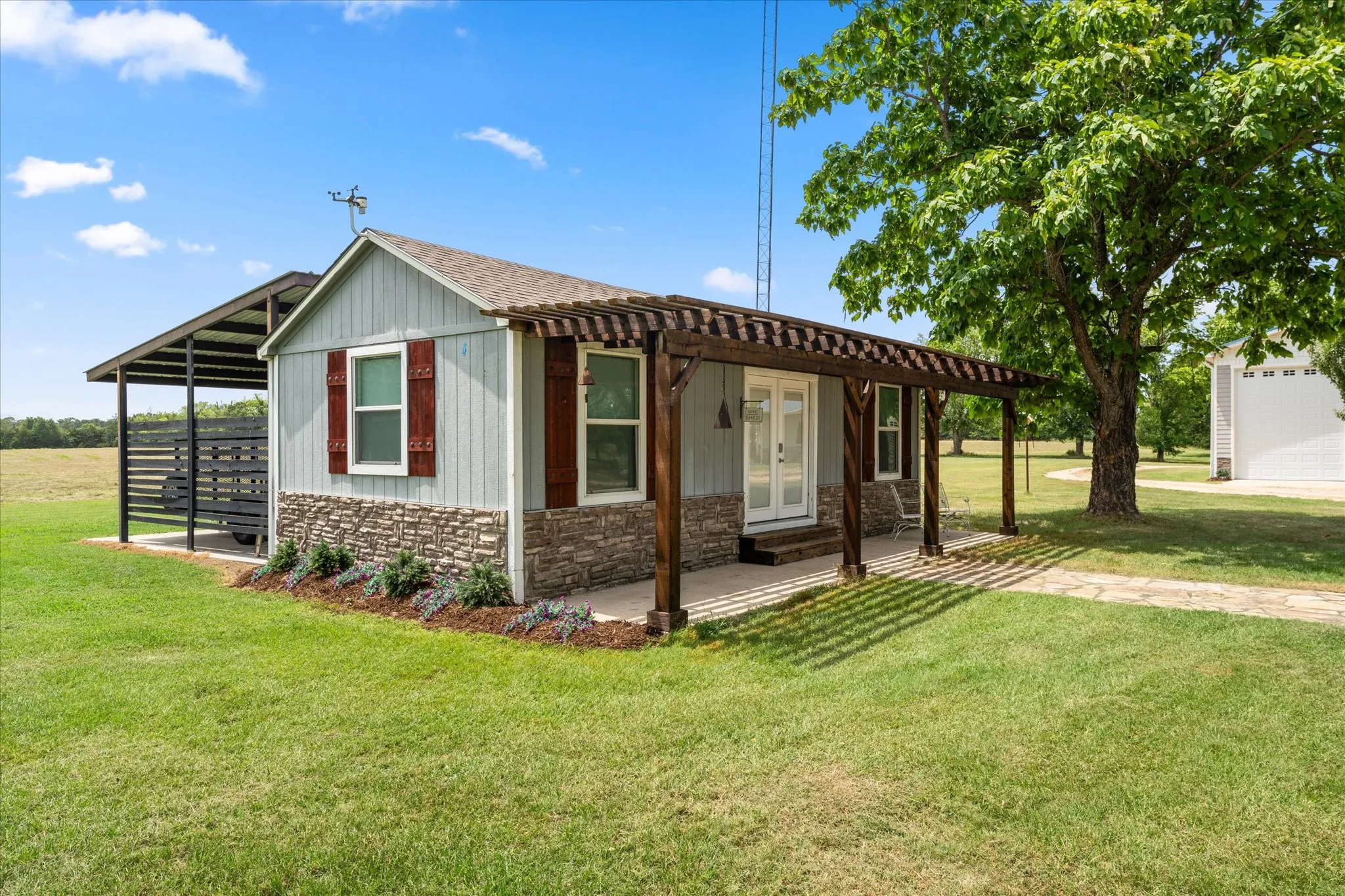 Single Family Residence For Sale in Rains County , 992 RS County Road 4325, Emory, Texas 75440, 3 Bedrooms, 3 Bathrooms, 6 Garage spaces, 2,312 Sqft, built in 1965, Price $1,900,000, mls#21342638, Real Estate Agent in Emory, Homes For Sale in Rains county, Homes For Sale in Emory, Realtor in Emory Texas, Real Estate Brokerage Independent Realty Texas, Luminita Cordes Realtor