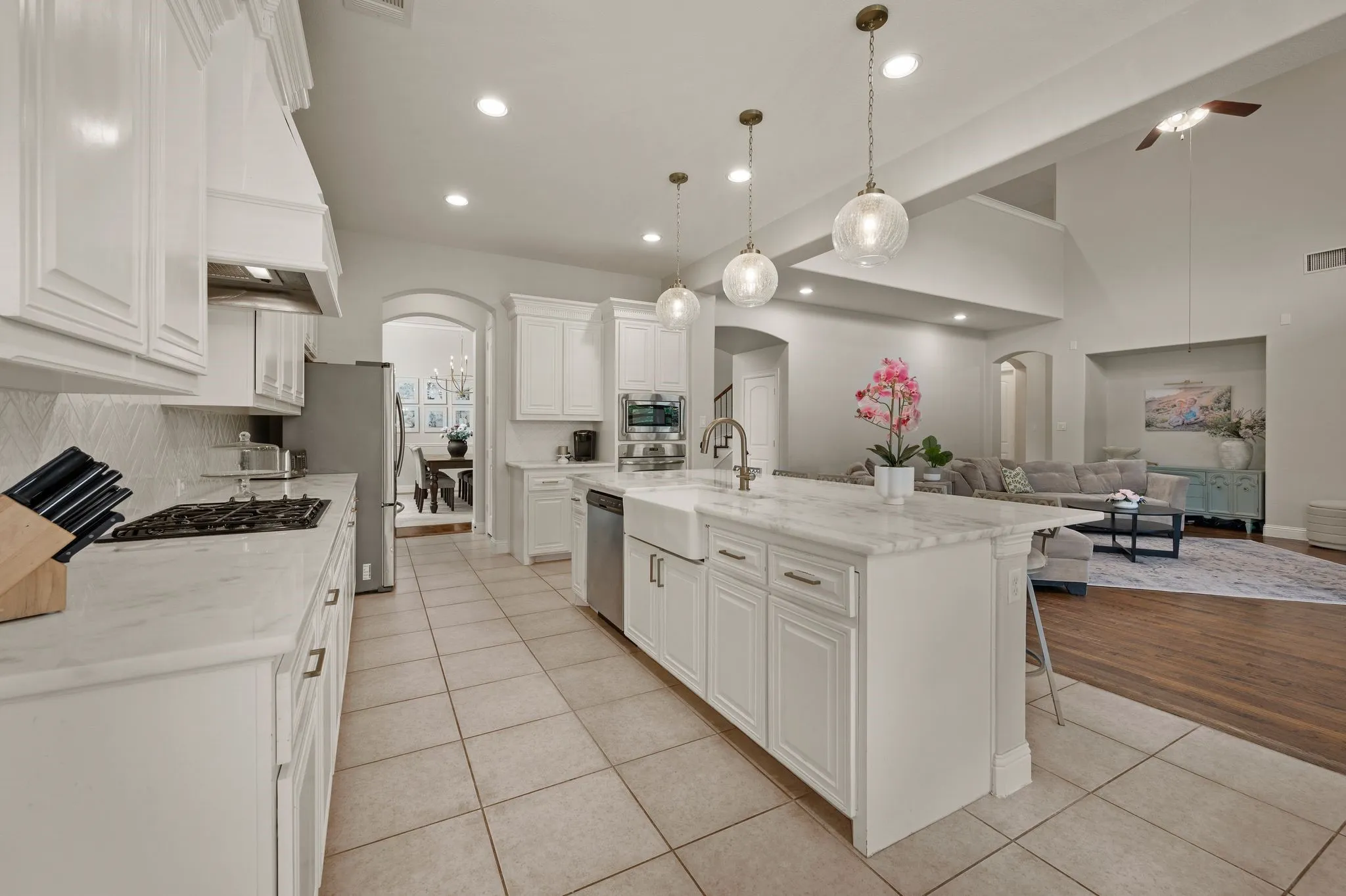Single Family Residence For Sale in Tarrant County , 208 Silverado Trail, Keller, Texas 76248, 5 Bedroom, 4 Bathroom, 3 Garage spaces, 4,501 Sqft, built in 2010, mls#21322899, Real Estate Agent in Keller, Homes For Sale in Tarrant county, Homes For Sale in Keller, Realtor in Keller Texas, Real Estate Brokerage Independent Realty Texas, Luminita Cordes Realtor