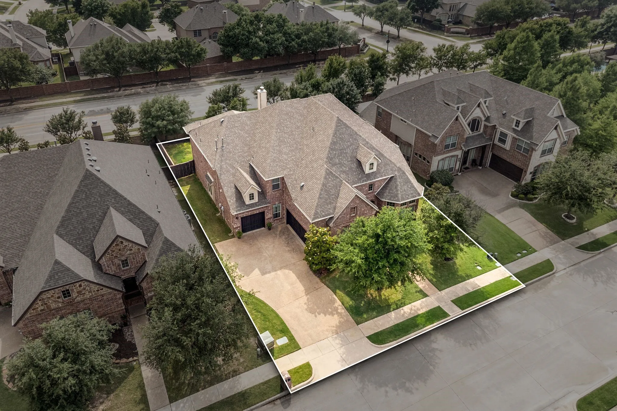 Single Family Residence For Sale in Tarrant County , 208 Silverado Trail, Keller, Texas 76248, 5 Bedroom, 4 Bathroom, 3 Garage spaces, 4,501 Sqft, built in 2010, mls#21322899, Real Estate Agent in Keller, Homes For Sale in Tarrant county, Homes For Sale in Keller, Realtor in Keller Texas, Real Estate Brokerage Independent Realty Texas, Luminita Cordes Realtor