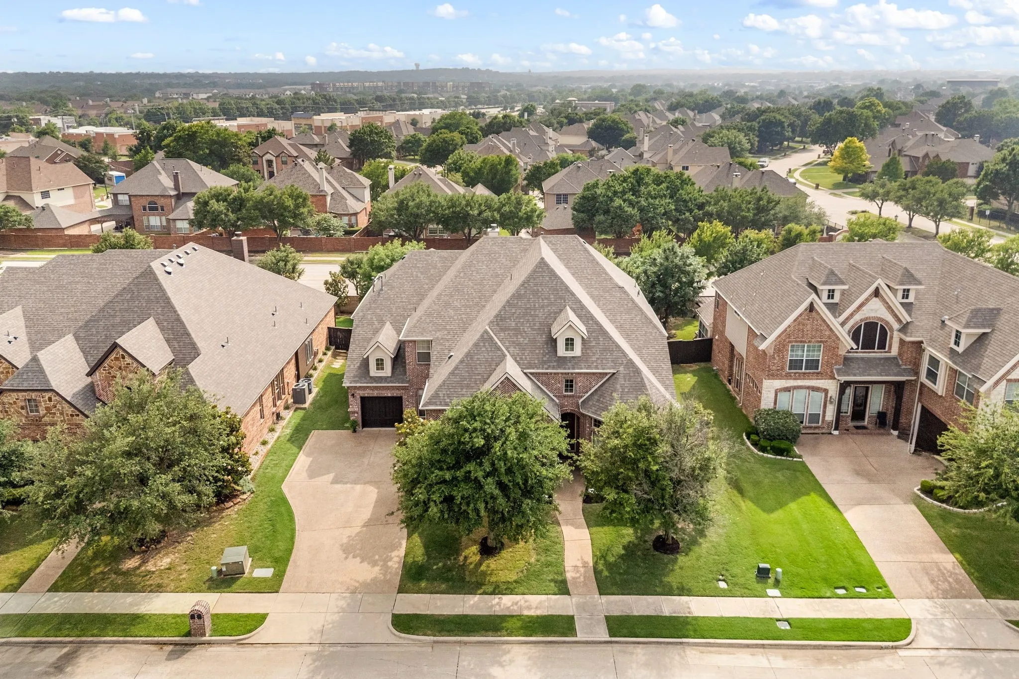 Single Family Residence For Sale in Tarrant County , 208 Silverado Trail, Keller, Texas 76248, 5 Bedroom, 4 Bathroom, 3 Garage spaces, 4,501 Sqft, built in 2010, mls#21322899, Real Estate Agent in Keller, Homes For Sale in Tarrant county, Homes For Sale in Keller, Realtor in Keller Texas, Real Estate Brokerage Independent Realty Texas, Luminita Cordes Realtor