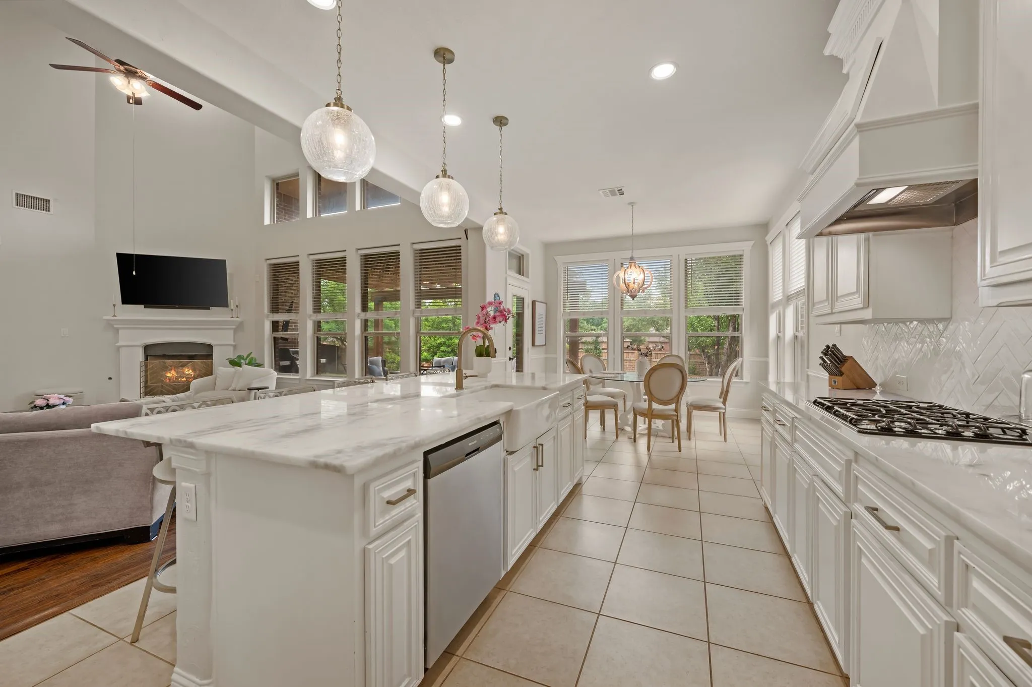 Single Family Residence For Sale in Tarrant County , 208 Silverado Trail, Keller, Texas 76248, 5 Bedroom, 4 Bathroom, 3 Garage spaces, 4,501 Sqft, built in 2010, mls#21322899, Real Estate Agent in Keller, Homes For Sale in Tarrant county, Homes For Sale in Keller, Realtor in Keller Texas, Real Estate Brokerage Independent Realty Texas, Luminita Cordes Realtor