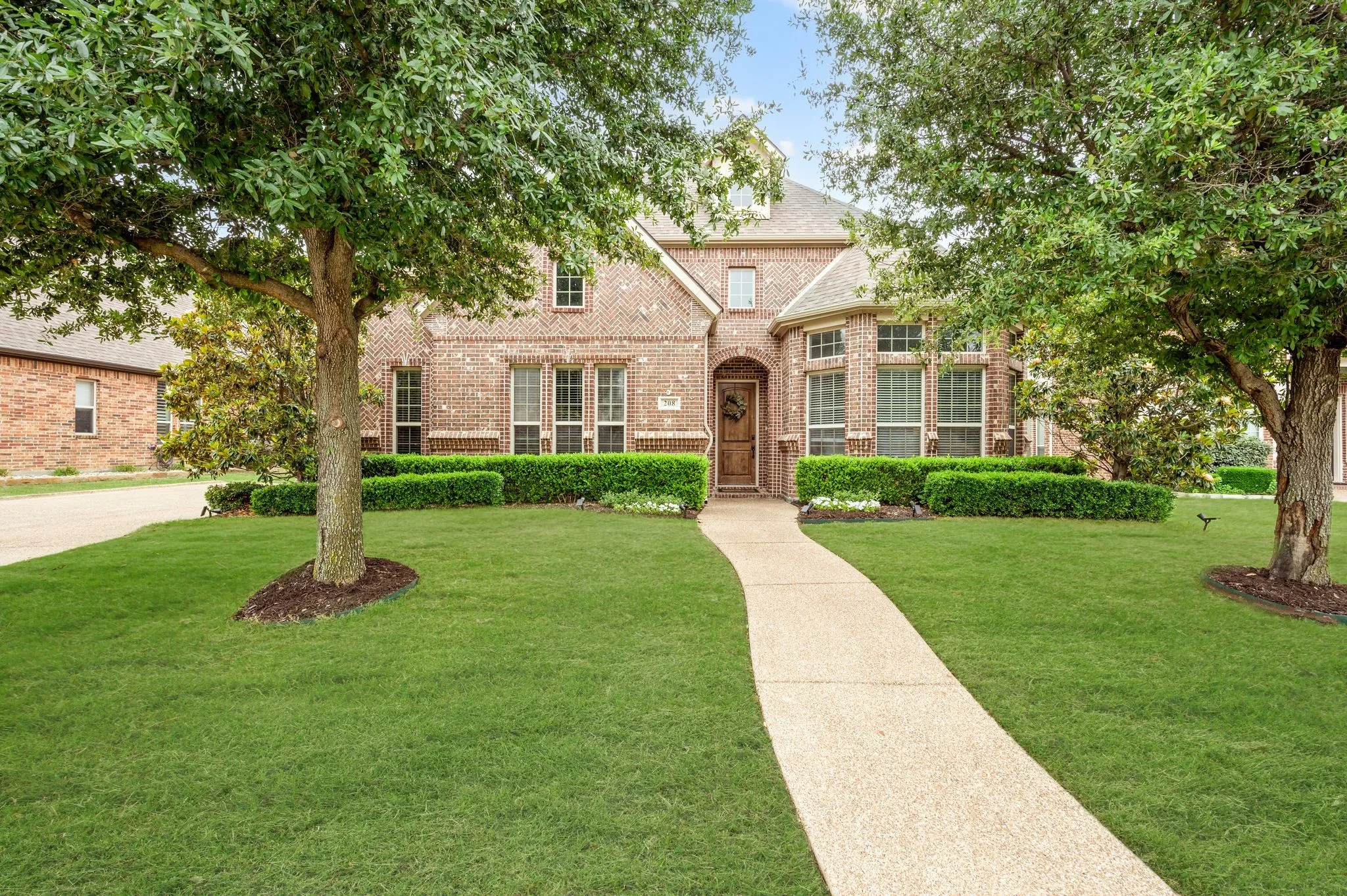 Single Family Residence For Sale in Tarrant County , 208 Silverado Trail, Keller, Texas 76248, 5 Bedroom, 4 Bathroom, 3 Garage spaces, 4,501 Sqft, built in 2010, mls#21322899, Real Estate Agent in Keller, Homes For Sale in Tarrant county, Homes For Sale in Keller, Realtor in Keller Texas, Real Estate Brokerage Independent Realty Texas, Luminita Cordes Realtor