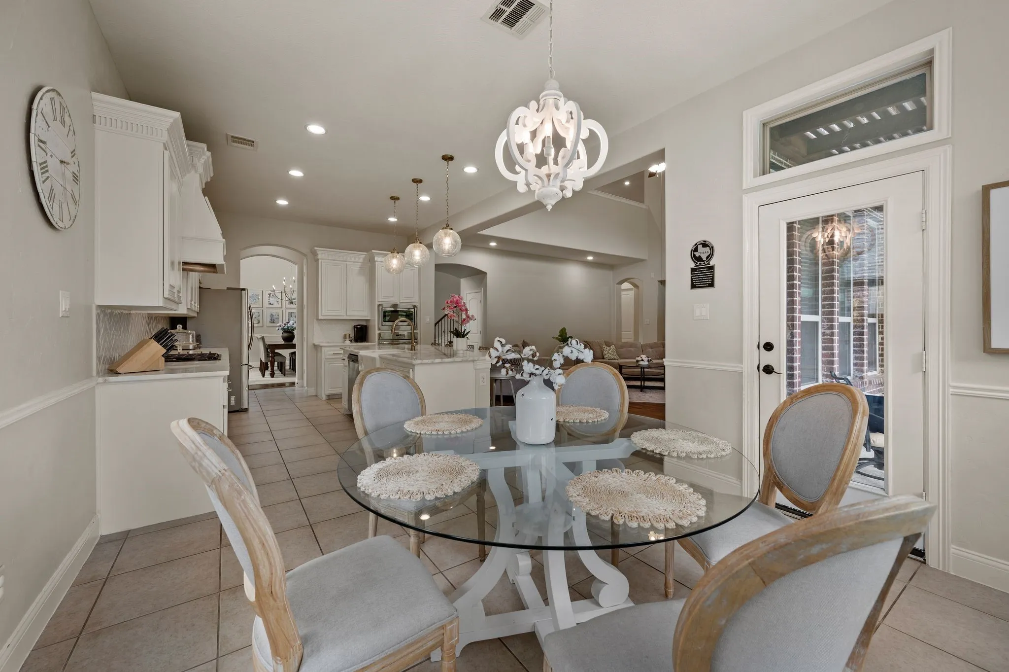 Single Family Residence For Sale in Tarrant County , 208 Silverado Trail, Keller, Texas 76248, 5 Bedroom, 4 Bathroom, 3 Garage spaces, 4,501 Sqft, built in 2010, mls#21322899, Real Estate Agent in Keller, Homes For Sale in Tarrant county, Homes For Sale in Keller, Realtor in Keller Texas, Real Estate Brokerage Independent Realty Texas, Luminita Cordes Realtor