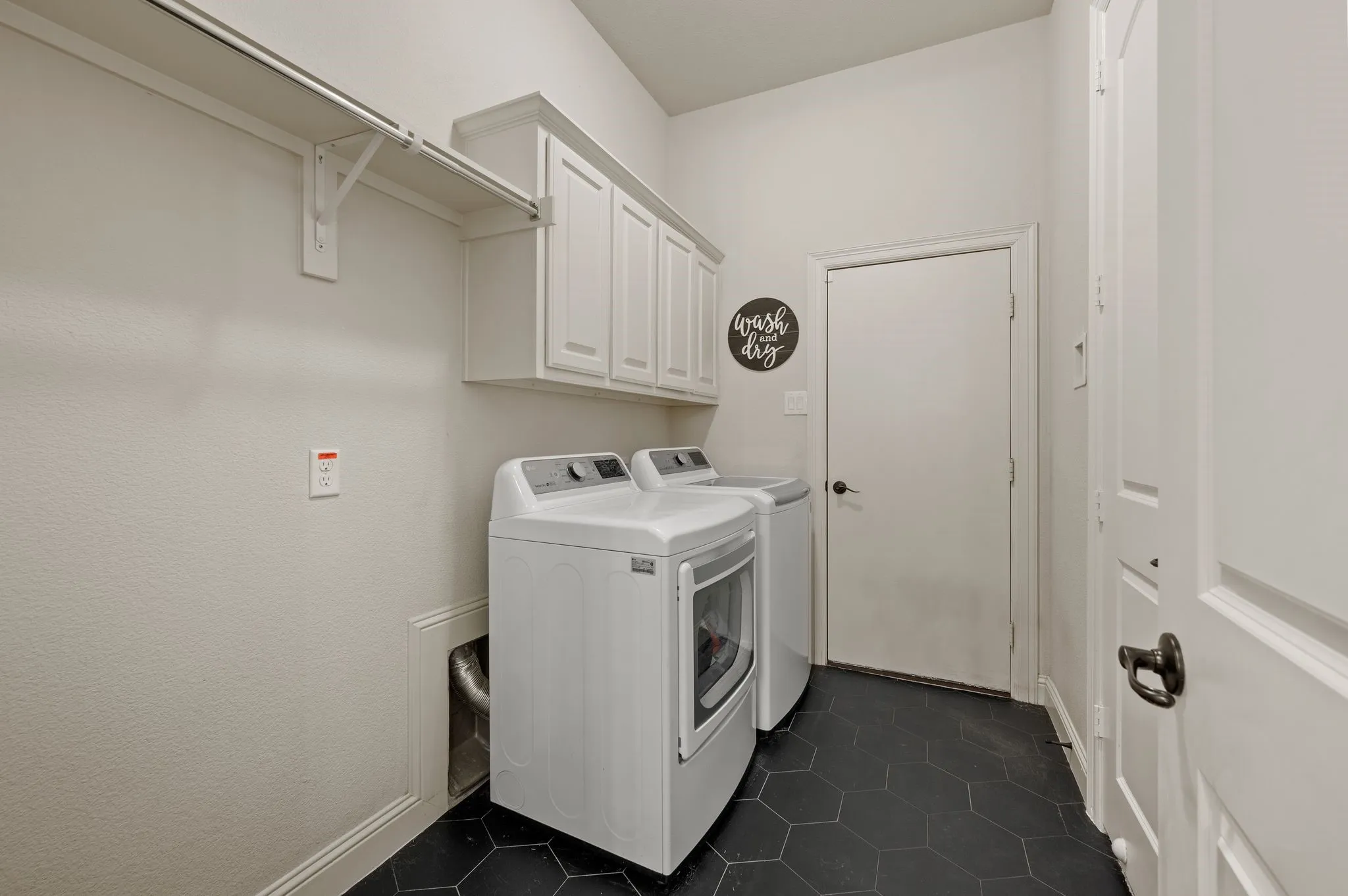 Single Family Residence For Sale in Tarrant County , 208 Silverado Trail, Keller, Texas 76248, 5 Bedroom, 4 Bathroom, 3 Garage spaces, 4,501 Sqft, built in 2010, mls#21322899, Real Estate Agent in Keller, Homes For Sale in Tarrant county, Homes For Sale in Keller, Realtor in Keller Texas, Real Estate Brokerage Independent Realty Texas, Luminita Cordes Realtor