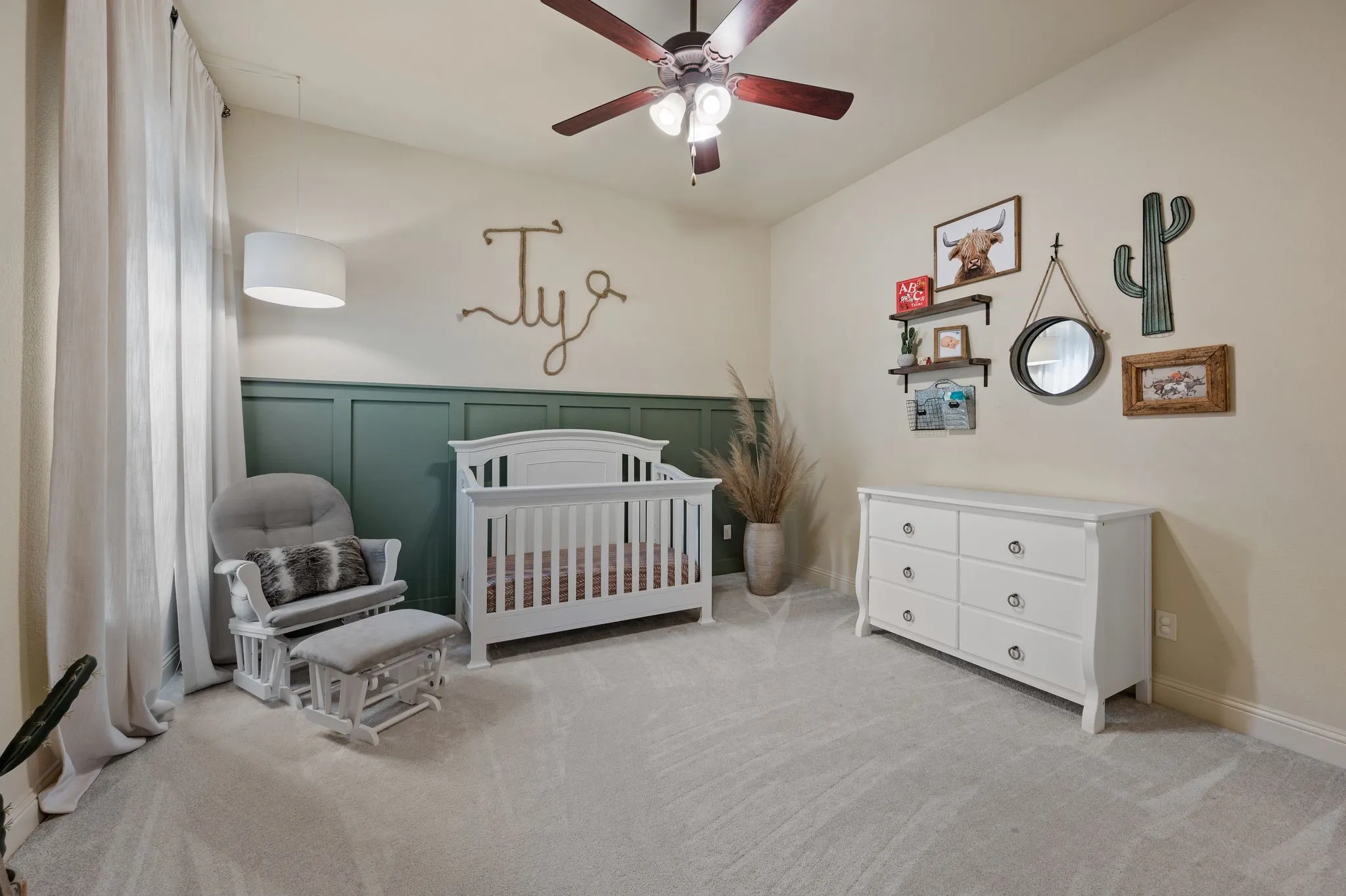 Single Family Residence For Sale in Tarrant County , 208 Silverado Trail, Keller, Texas 76248, 5 Bedroom, 4 Bathroom, 3 Garage spaces, 4,501 Sqft, built in 2010, mls#21322899, Real Estate Agent in Keller, Homes For Sale in Tarrant county, Homes For Sale in Keller, Realtor in Keller Texas, Real Estate Brokerage Independent Realty Texas, Luminita Cordes Realtor