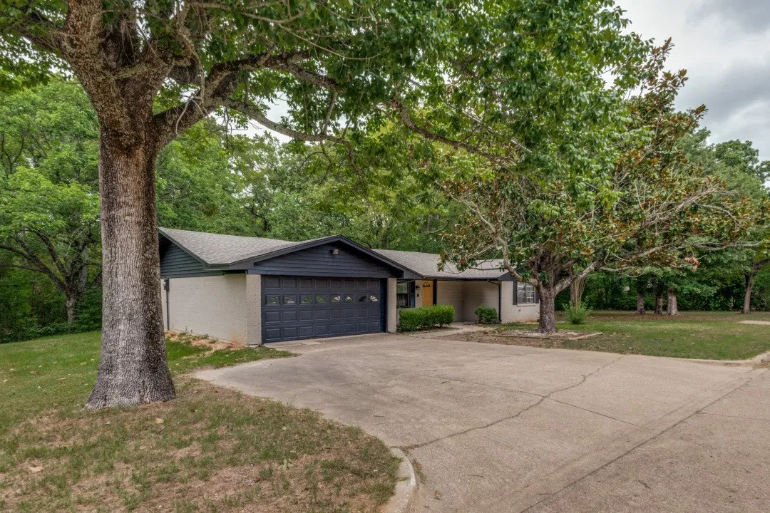 Single Family Residence For Sale in Van Zandt County , 1311 Forrest Drive, Canton, Texas 75103, 3 Bedroom, 2 Bathroom, 2 Garage spaces, 1,454 Sqft, built in 1973, mls#21342225, Real Estate Agent in Canton, Homes For Sale in Van Zandt county, Homes For Sale in Canton, Realtor in Canton Texas, Real Estate Brokerage Independent Realty Texas, Luminita Cordes Realtor