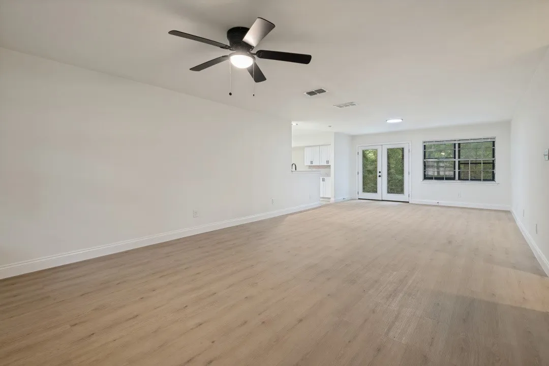 Single Family Residence For Sale in Van Zandt County , 1311 Forrest Drive, Canton, Texas 75103, 3 Bedroom, 2 Bathroom, 2 Garage spaces, 1,454 Sqft, built in 1973, mls#21342225, Real Estate Agent in Canton, Homes For Sale in Van Zandt county, Homes For Sale in Canton, Realtor in Canton Texas, Real Estate Brokerage Independent Realty Texas, Luminita Cordes Realtor