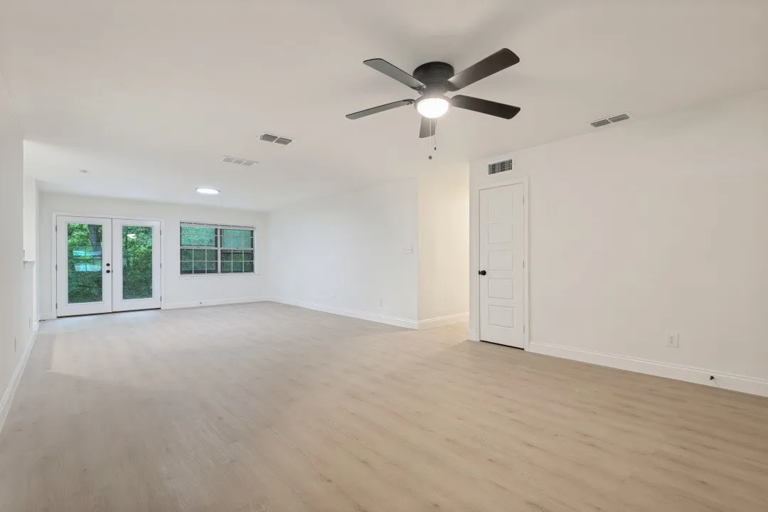 Single Family Residence For Sale in Van Zandt County , 1311 Forrest Drive, Canton, Texas 75103, 3 Bedroom, 2 Bathroom, 2 Garage spaces, 1,454 Sqft, built in 1973, mls#21342225, Real Estate Agent in Canton, Homes For Sale in Van Zandt county, Homes For Sale in Canton, Realtor in Canton Texas, Real Estate Brokerage Independent Realty Texas, Luminita Cordes Realtor