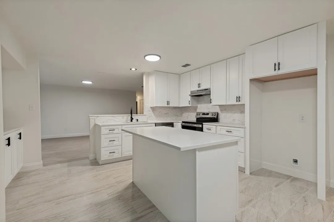 Single Family Residence For Sale in Van Zandt County , 1311 Forrest Drive, Canton, Texas 75103, 3 Bedroom, 2 Bathroom, 2 Garage spaces, 1,454 Sqft, built in 1973, mls#21342225, Real Estate Agent in Canton, Homes For Sale in Van Zandt county, Homes For Sale in Canton, Realtor in Canton Texas, Real Estate Brokerage Independent Realty Texas, Luminita Cordes Realtor