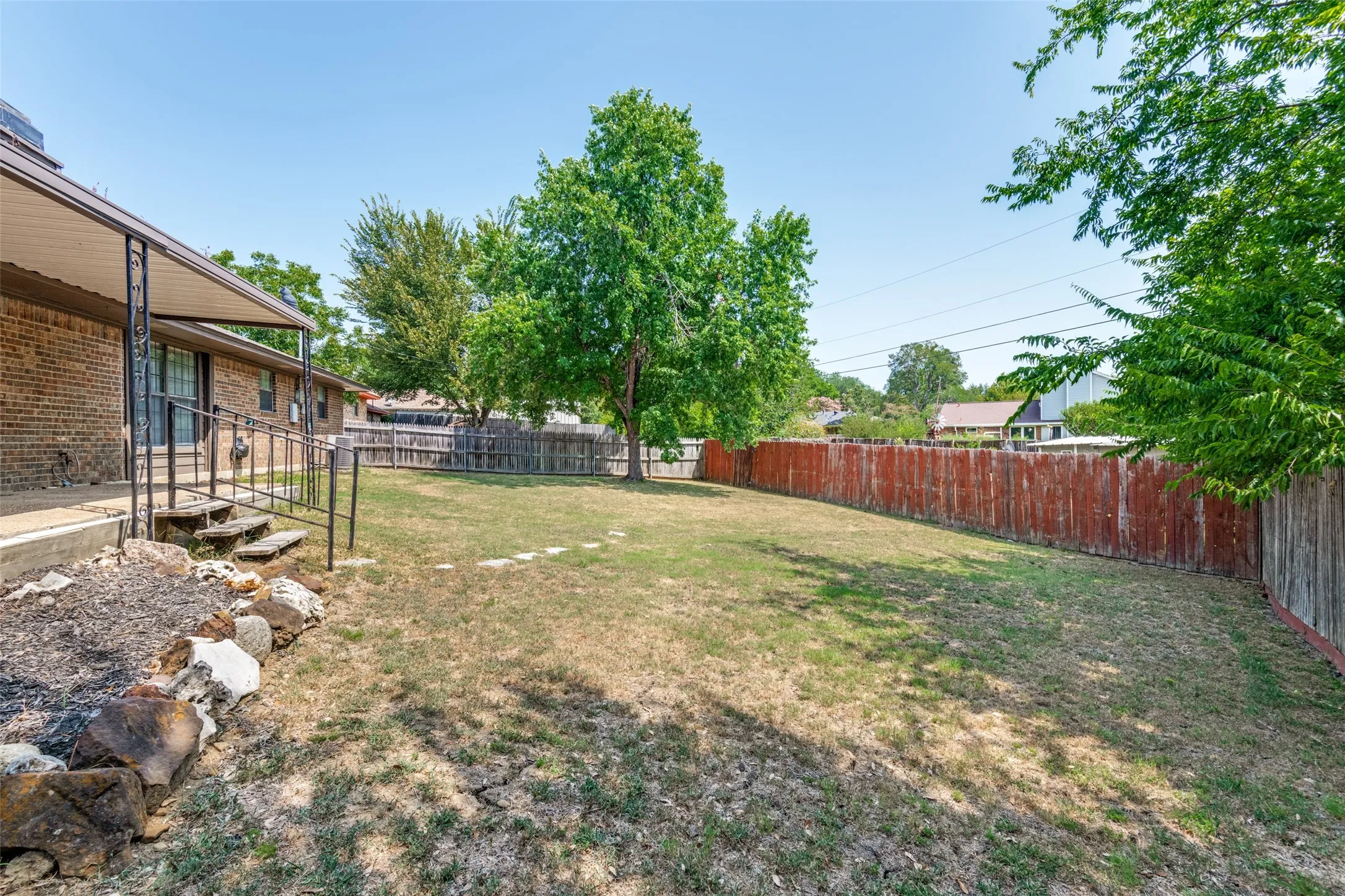 Single Family Residence For Sale in Kaufman County , 717 Adams Drive, Crandall, Texas 75114, 3 Bedroom, 2 Bathroom, 1 Garage spaces, 1,412 Sqft, built in 1984, mls#21342625, Real Estate Agent in Crandall, Homes For Sale in Kaufman county, Homes For Sale in Crandall, Realtor in Crandall Texas, Real Estate Brokerage Independent Realty Texas, Luminita Cordes Realtor