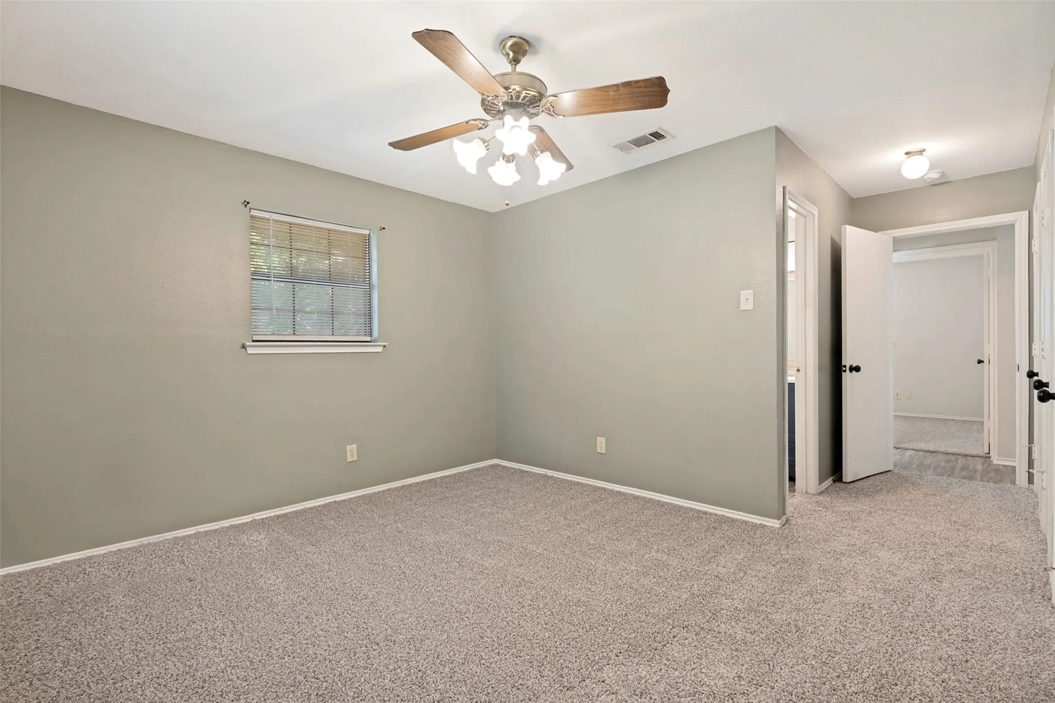 Single Family Residence For Sale in Kaufman County , 717 Adams Drive, Crandall, Texas 75114, 3 Bedroom, 2 Bathroom, 1 Garage spaces, 1,412 Sqft, built in 1984, mls#21342625, Real Estate Agent in Crandall, Homes For Sale in Kaufman county, Homes For Sale in Crandall, Realtor in Crandall Texas, Real Estate Brokerage Independent Realty Texas, Luminita Cordes Realtor