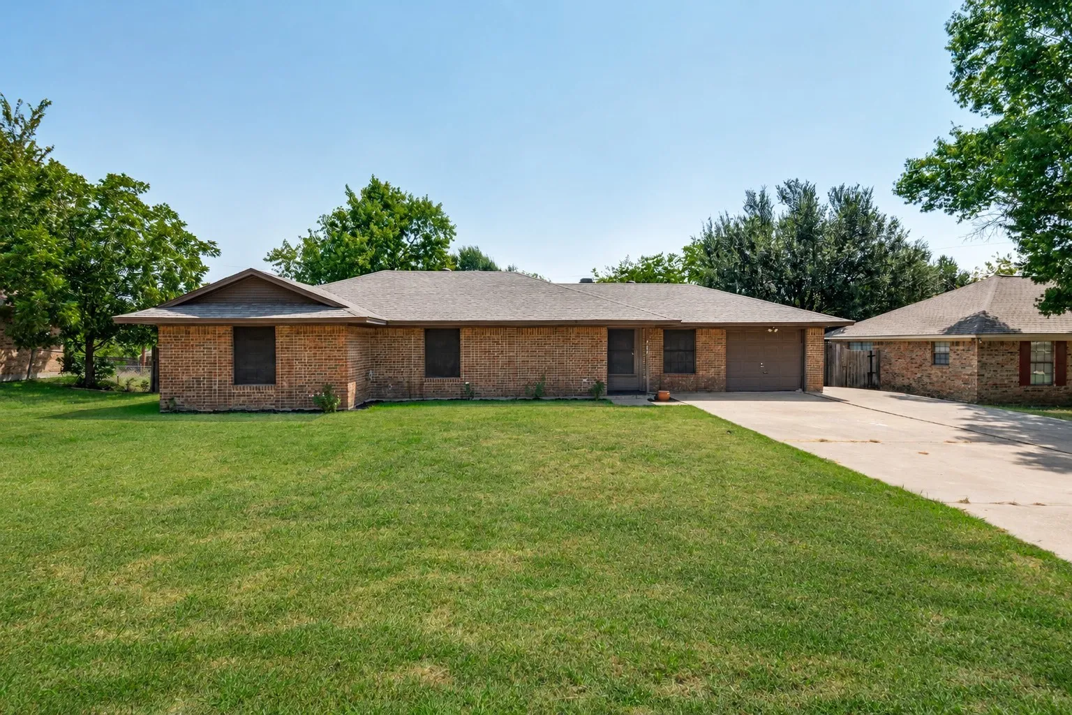 Single Family Residence For Sale in Kaufman County , 717 Adams Drive, Crandall, Texas 75114, 3 Bedroom, 2 Bathroom, 1 Garage spaces, 1,412 Sqft, built in 1984, mls#21342625, Real Estate Agent in Crandall, Homes For Sale in Kaufman county, Homes For Sale in Crandall, Realtor in Crandall Texas, Real Estate Brokerage Independent Realty Texas, Luminita Cordes Realtor
