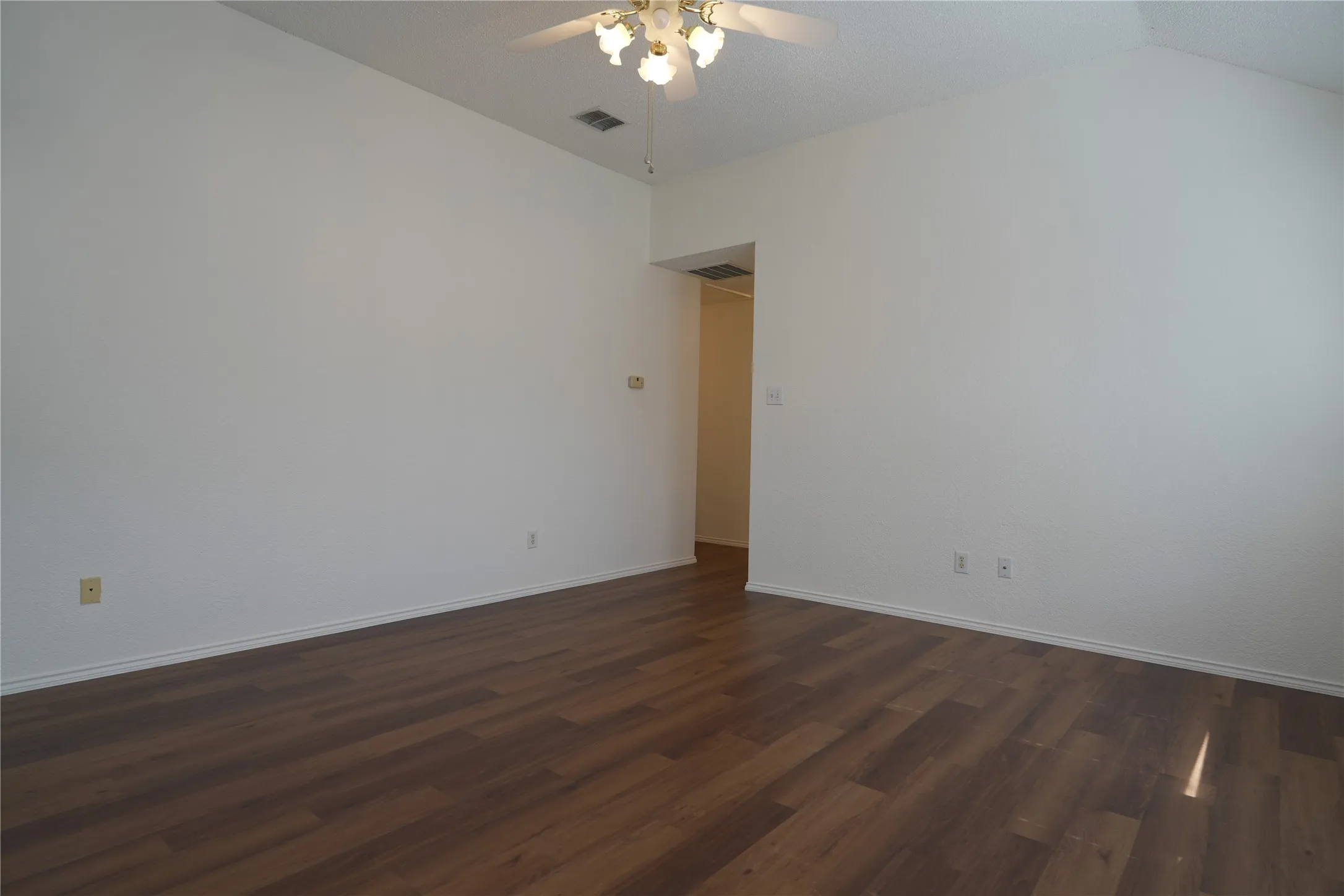 Single Family Residence For Rent in Collin County , 2032 Fox Glen Drive, Allen, Texas 75013, 4 Bedroom, 3 Bathroom, 2 Garage spaces, 2,682 Sqft, built in 1997, mls#21342921, Real Estate Agent in Allen, Homes For Rent in Collin county, Homes For Rent in Allen, Realtor in Allen Texas, Real Estate Brokerage Independent Realty Texas, Luminita Cordes Realtor