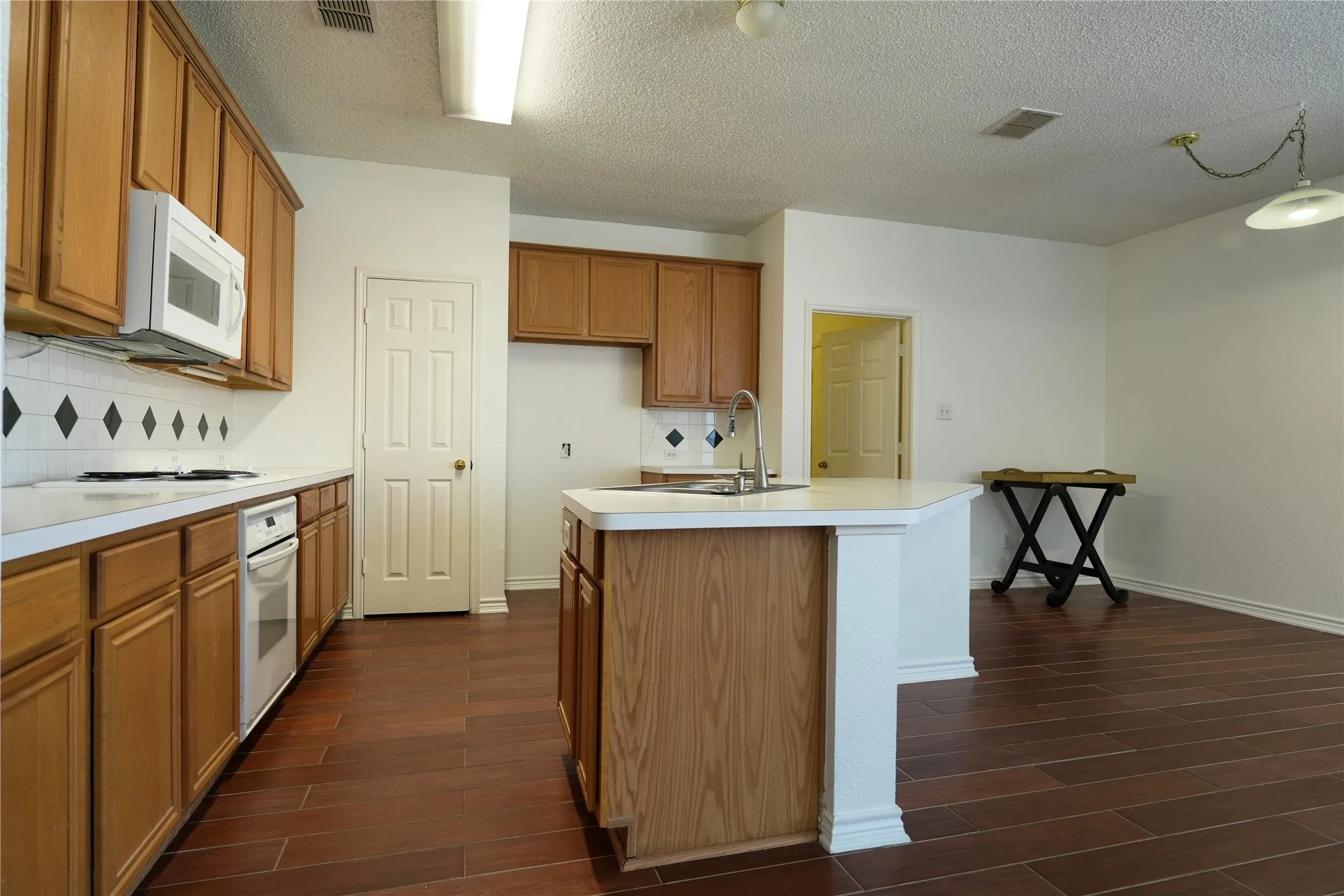 Single Family Residence For Rent in Collin County , 2032 Fox Glen Drive, Allen, Texas 75013, 4 Bedroom, 3 Bathroom, 2 Garage spaces, 2,682 Sqft, built in 1997, mls#21342921, Real Estate Agent in Allen, Homes For Rent in Collin county, Homes For Rent in Allen, Realtor in Allen Texas, Real Estate Brokerage Independent Realty Texas, Luminita Cordes Realtor