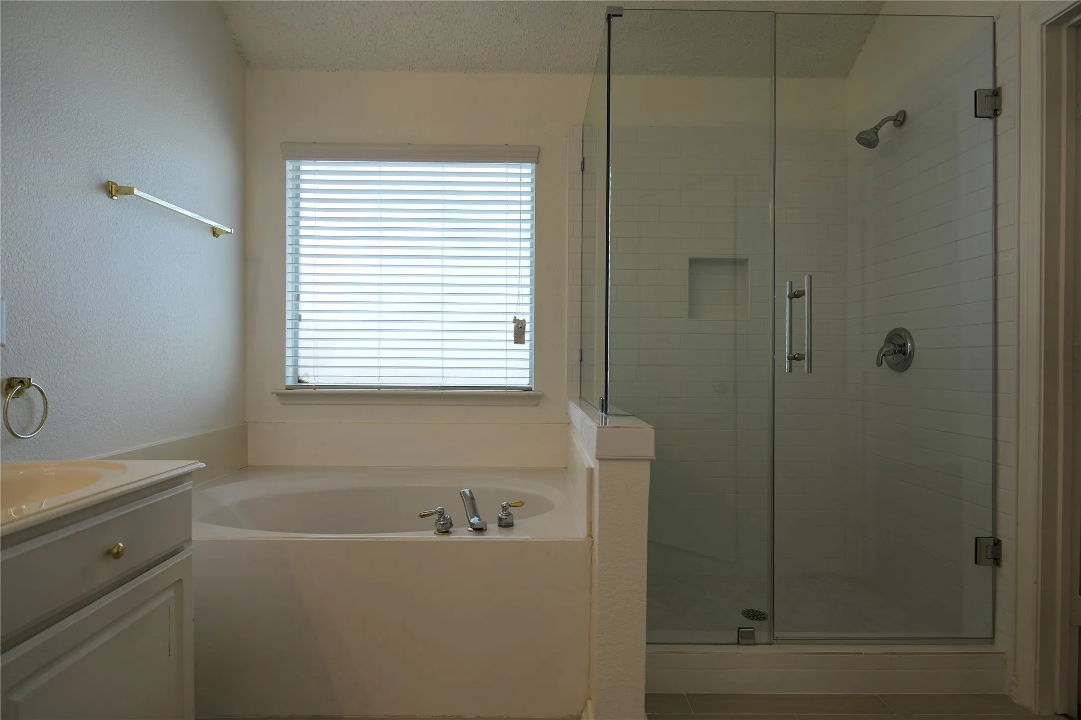 Single Family Residence For Rent in Collin County , 2032 Fox Glen Drive, Allen, Texas 75013, 4 Bedroom, 3 Bathroom, 2 Garage spaces, 2,682 Sqft, built in 1997, mls#21342921, Real Estate Agent in Allen, Homes For Rent in Collin county, Homes For Rent in Allen, Realtor in Allen Texas, Real Estate Brokerage Independent Realty Texas, Luminita Cordes Realtor
