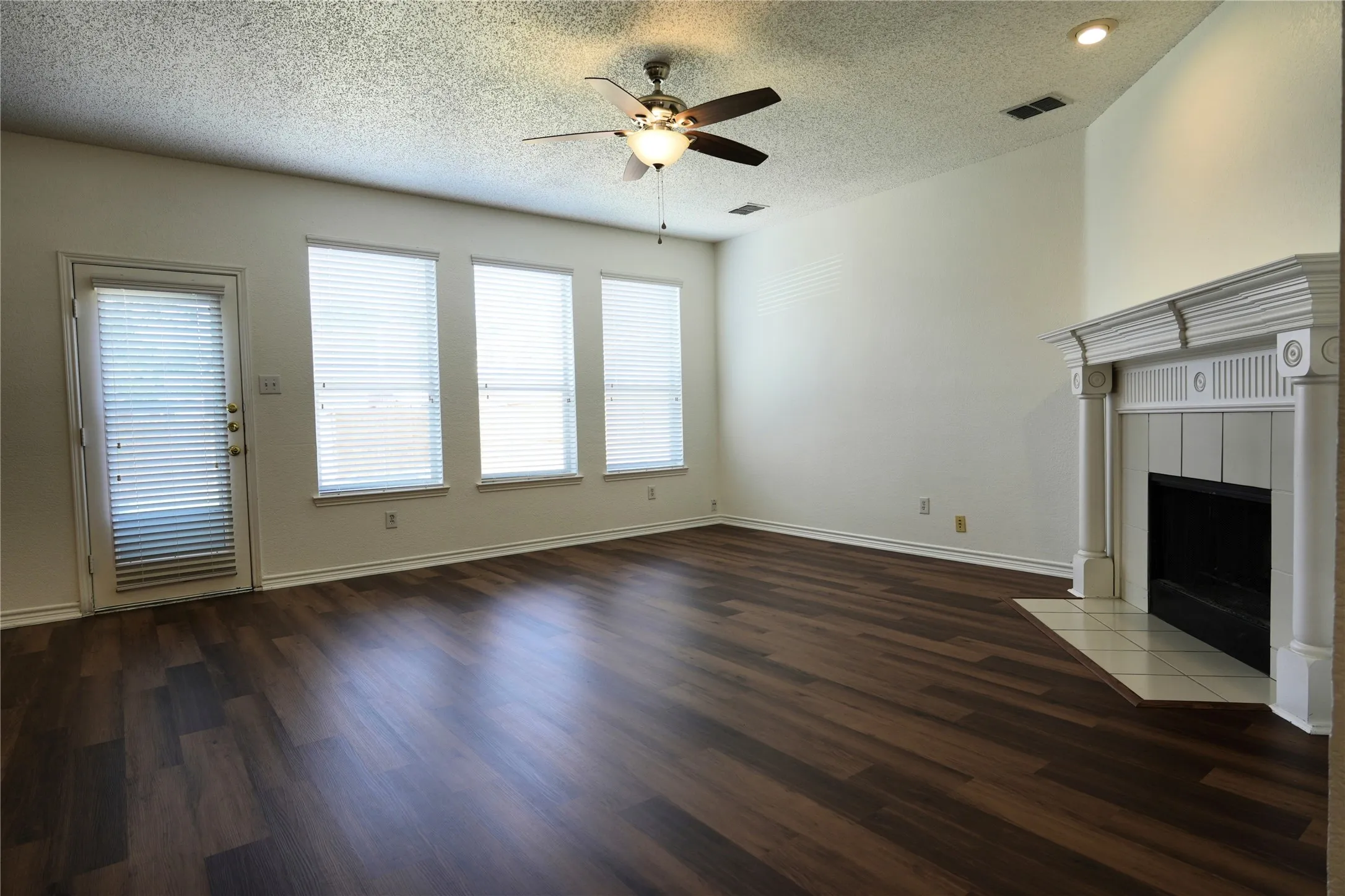 Single Family Residence For Rent in Collin County , 2032 Fox Glen Drive, Allen, Texas 75013, 4 Bedroom, 3 Bathroom, 2 Garage spaces, 2,682 Sqft, built in 1997, mls#21342921, Real Estate Agent in Allen, Homes For Rent in Collin county, Homes For Rent in Allen, Realtor in Allen Texas, Real Estate Brokerage Independent Realty Texas, Luminita Cordes Realtor