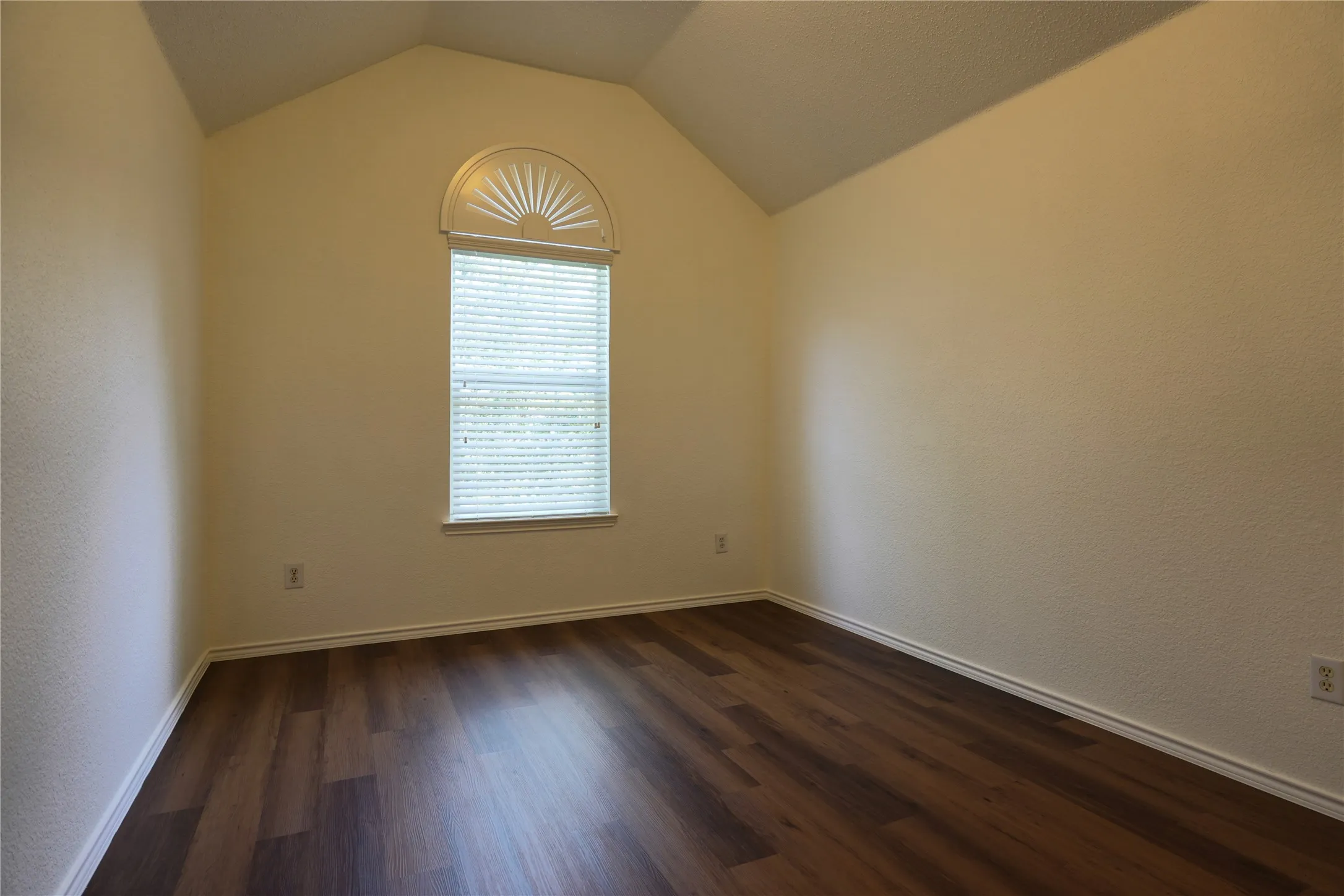 Single Family Residence For Rent in Collin County , 2032 Fox Glen Drive, Allen, Texas 75013, 4 Bedroom, 3 Bathroom, 2 Garage spaces, 2,682 Sqft, built in 1997, mls#21342921, Real Estate Agent in Allen, Homes For Rent in Collin county, Homes For Rent in Allen, Realtor in Allen Texas, Real Estate Brokerage Independent Realty Texas, Luminita Cordes Realtor