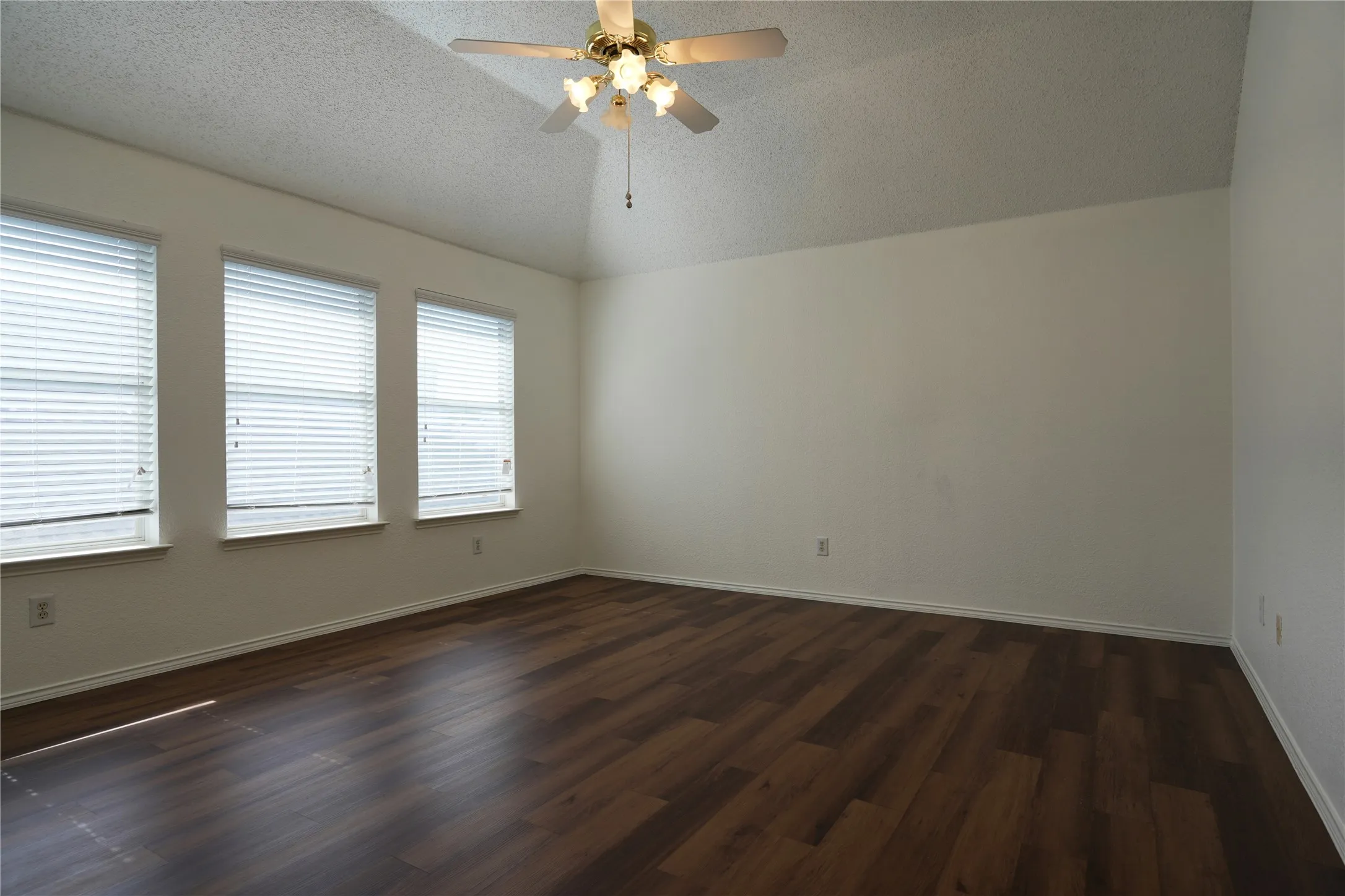 Single Family Residence For Rent in Collin County , 2032 Fox Glen Drive, Allen, Texas 75013, 4 Bedroom, 3 Bathroom, 2 Garage spaces, 2,682 Sqft, built in 1997, mls#21342921, Real Estate Agent in Allen, Homes For Rent in Collin county, Homes For Rent in Allen, Realtor in Allen Texas, Real Estate Brokerage Independent Realty Texas, Luminita Cordes Realtor