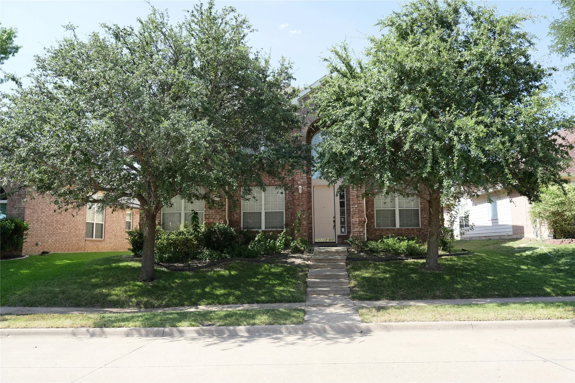 Single Family Residence For Rent in Collin County , 2032 Fox Glen Drive, Allen, Texas 75013, 4 Bedroom, 3 Bathroom, 2 Garage spaces, 2,682 Sqft, built in 1997, mls#21342921, Real Estate Agent in Allen, Homes For Rent in Collin county, Homes For Rent in Allen, Realtor in Allen Texas, Real Estate Brokerage Independent Realty Texas, Luminita Cordes Realtor