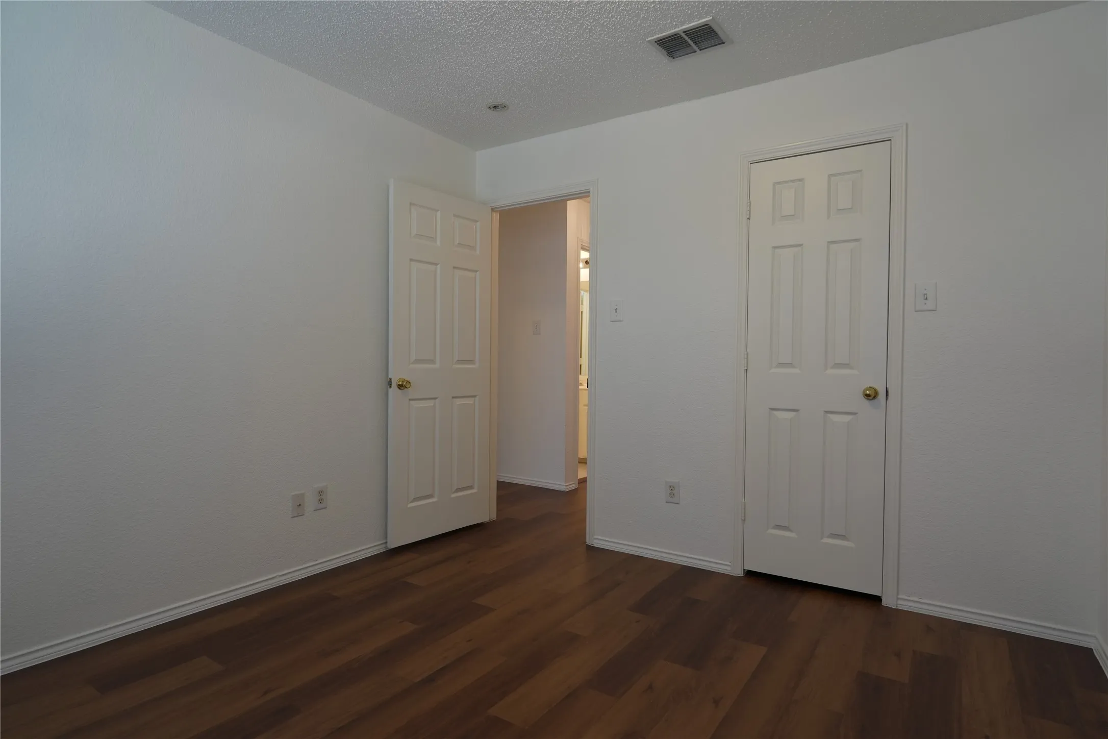 Single Family Residence For Rent in Collin County , 2032 Fox Glen Drive, Allen, Texas 75013, 4 Bedroom, 3 Bathroom, 2 Garage spaces, 2,682 Sqft, built in 1997, mls#21342921, Real Estate Agent in Allen, Homes For Rent in Collin county, Homes For Rent in Allen, Realtor in Allen Texas, Real Estate Brokerage Independent Realty Texas, Luminita Cordes Realtor