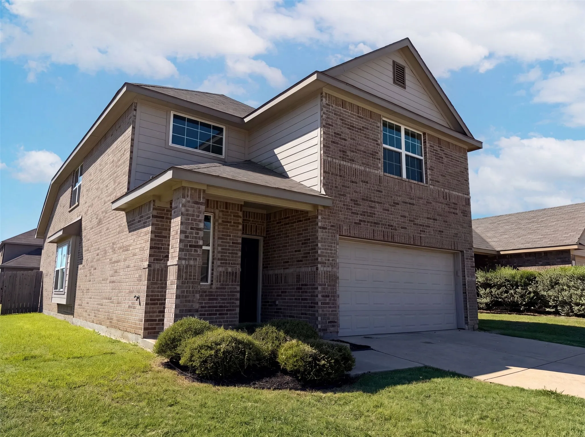 Single Family Residence For Sale in Ellis County , 1713 Blue Jay Drive, Ennis, Texas 75119, 4 Bedroom, 3 Bathroom, 2 Garage spaces, 2,125 Sqft, built in 2018, mls#21342945, Real Estate Agent in Ennis, Homes For Sale in Ellis county, Homes For Sale in Ennis, Realtor in Ennis Texas, Real Estate Brokerage Independent Realty Texas, Luminita Cordes Realtor