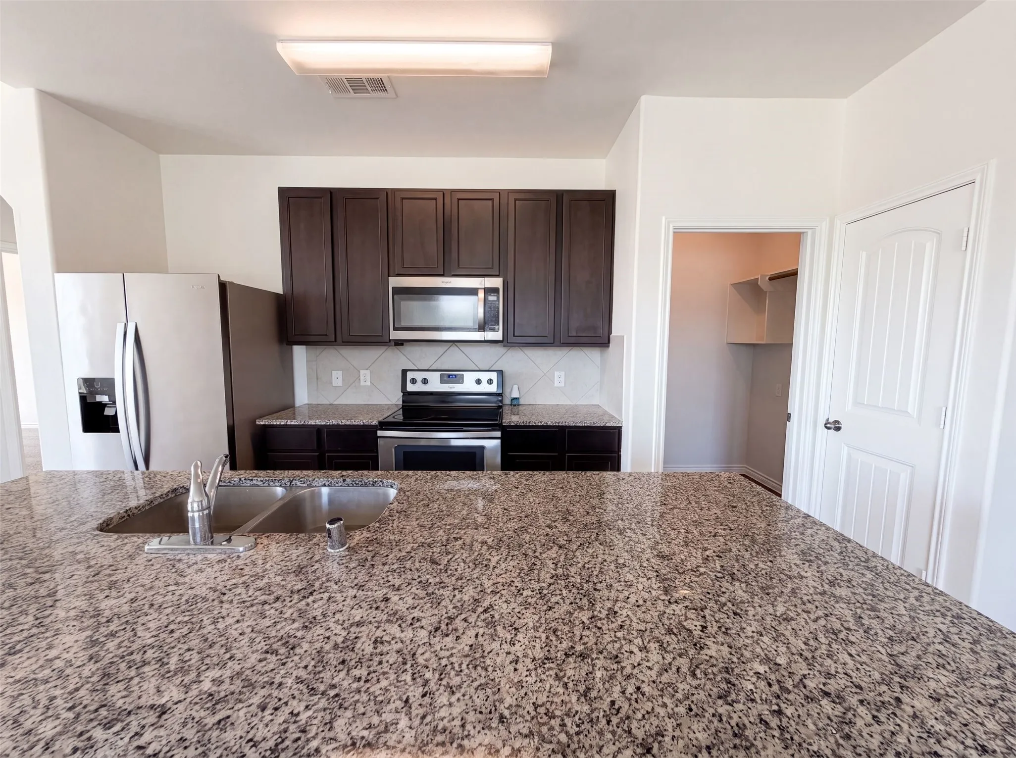 Single Family Residence For Sale in Ellis County , 1713 Blue Jay Drive, Ennis, Texas 75119, 4 Bedroom, 3 Bathroom, 2 Garage spaces, 2,125 Sqft, built in 2018, mls#21342945, Real Estate Agent in Ennis, Homes For Sale in Ellis county, Homes For Sale in Ennis, Realtor in Ennis Texas, Real Estate Brokerage Independent Realty Texas, Luminita Cordes Realtor