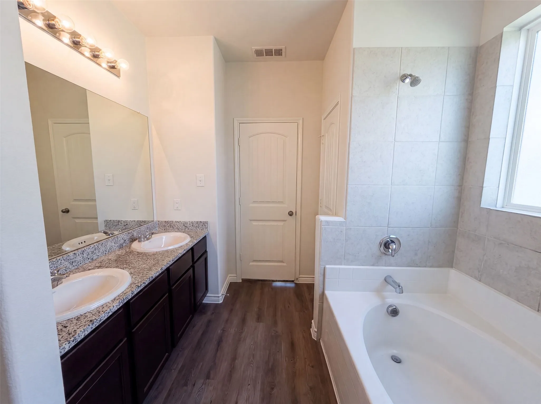 Single Family Residence For Sale in Ellis County , 1713 Blue Jay Drive, Ennis, Texas 75119, 4 Bedroom, 3 Bathroom, 2 Garage spaces, 2,125 Sqft, built in 2018, mls#21342945, Real Estate Agent in Ennis, Homes For Sale in Ellis county, Homes For Sale in Ennis, Realtor in Ennis Texas, Real Estate Brokerage Independent Realty Texas, Luminita Cordes Realtor